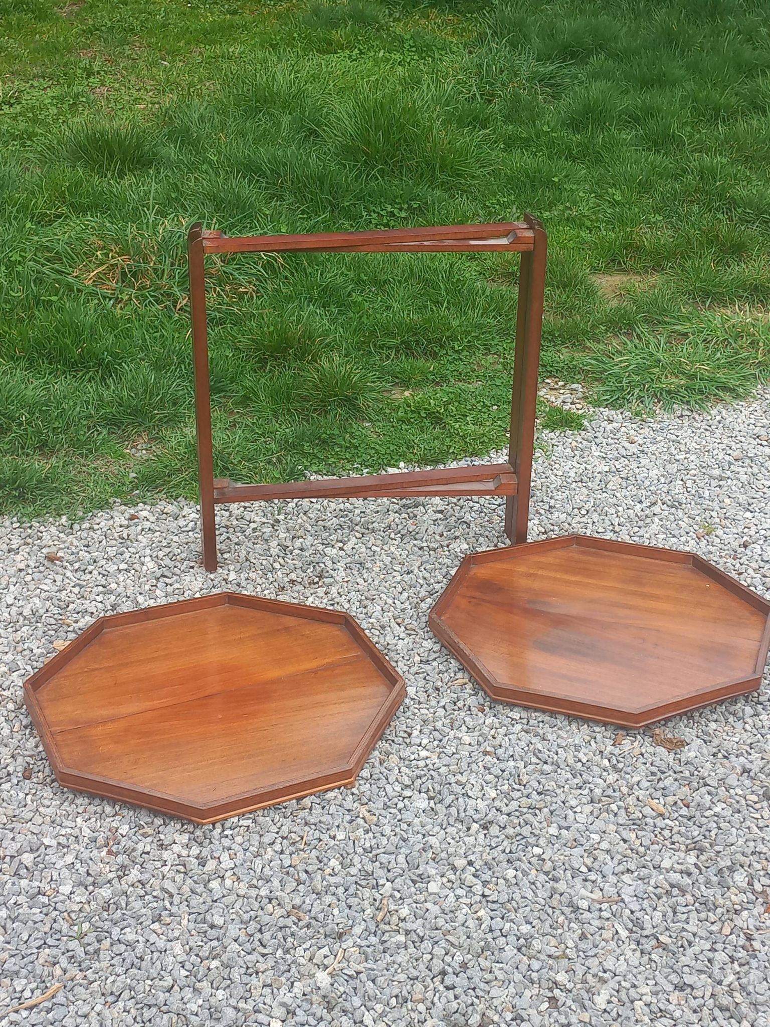 Art Deco folding side table in mahogany with double top marquetry.