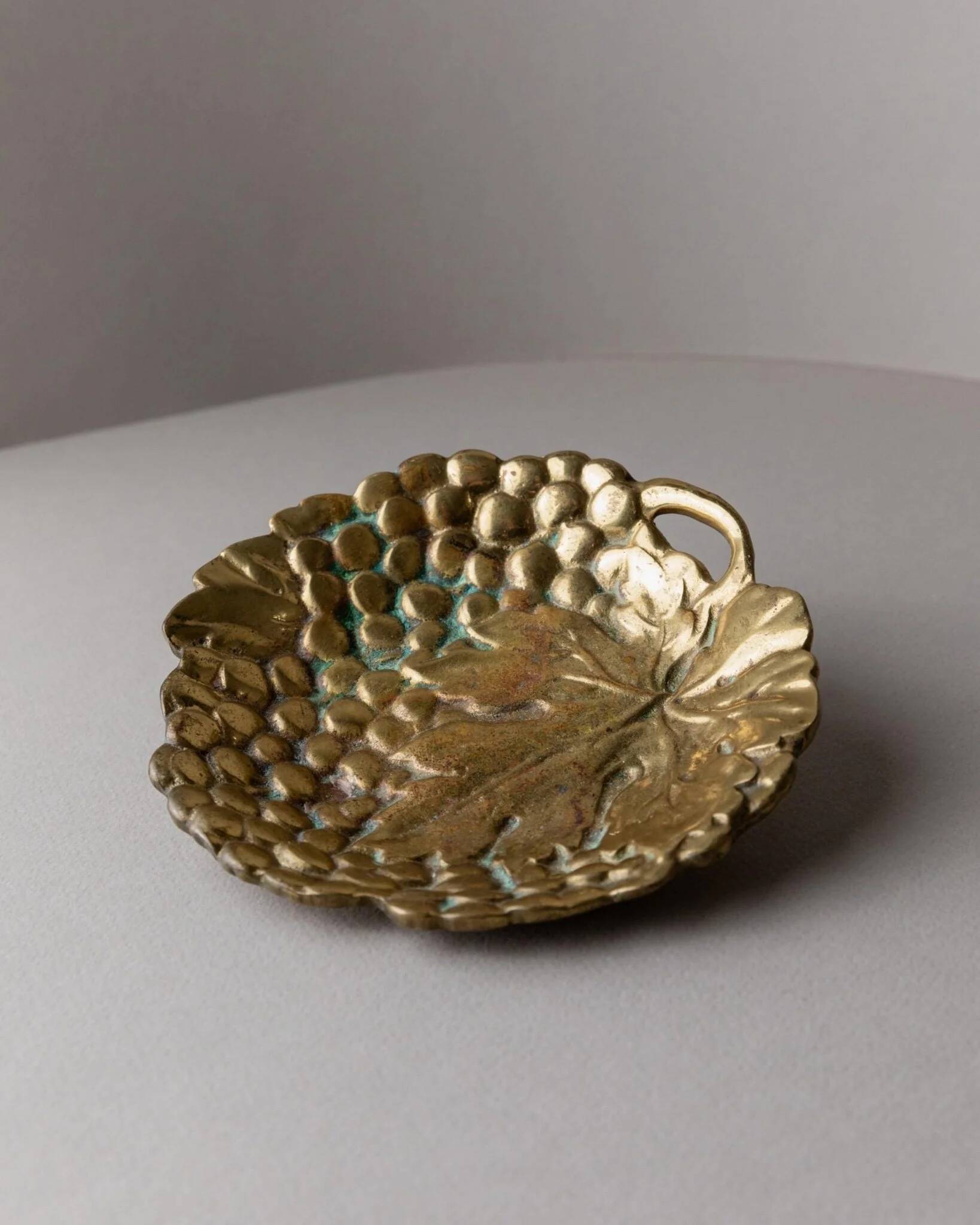 Vintage brass ashtray - cluster structure - Italy 1960s - metal art, timeless design - elegant table decoration, perfect gift idea