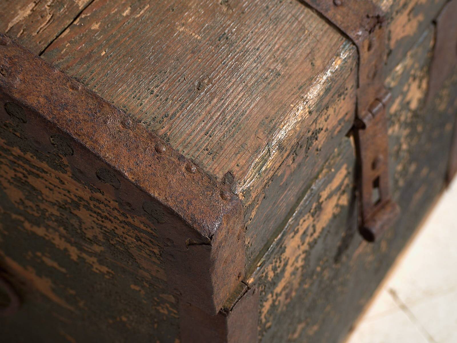Antique chest with green patina (c.1900)