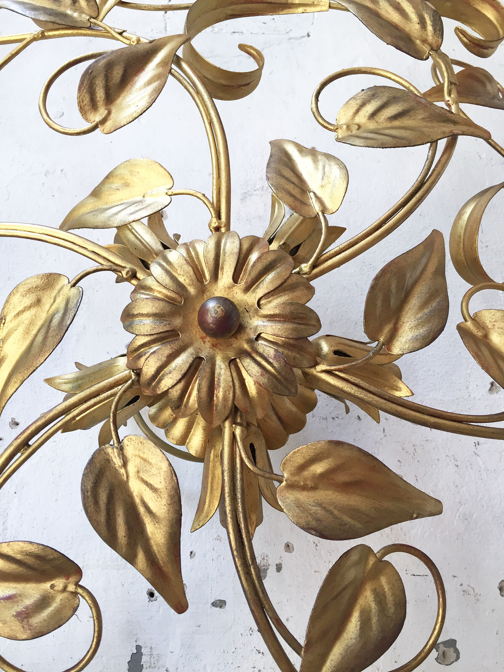 Flowery gold metal wall lamp
