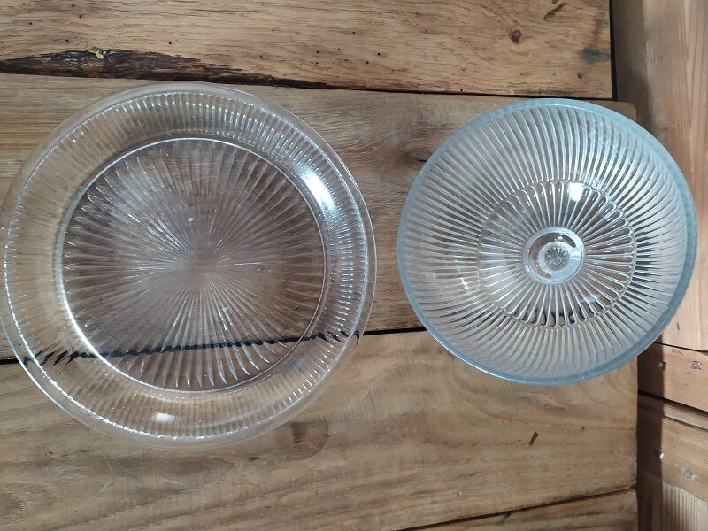 Cloche plateau fromages gâteaux en verre moulé  ancien vintage brocanteespritdantan