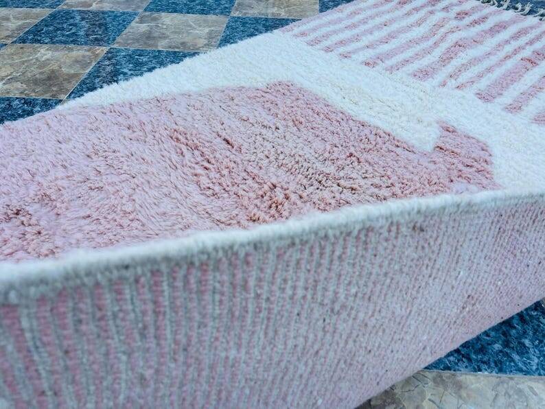 Pure wool handwoven traditional rug size 145/255 cm