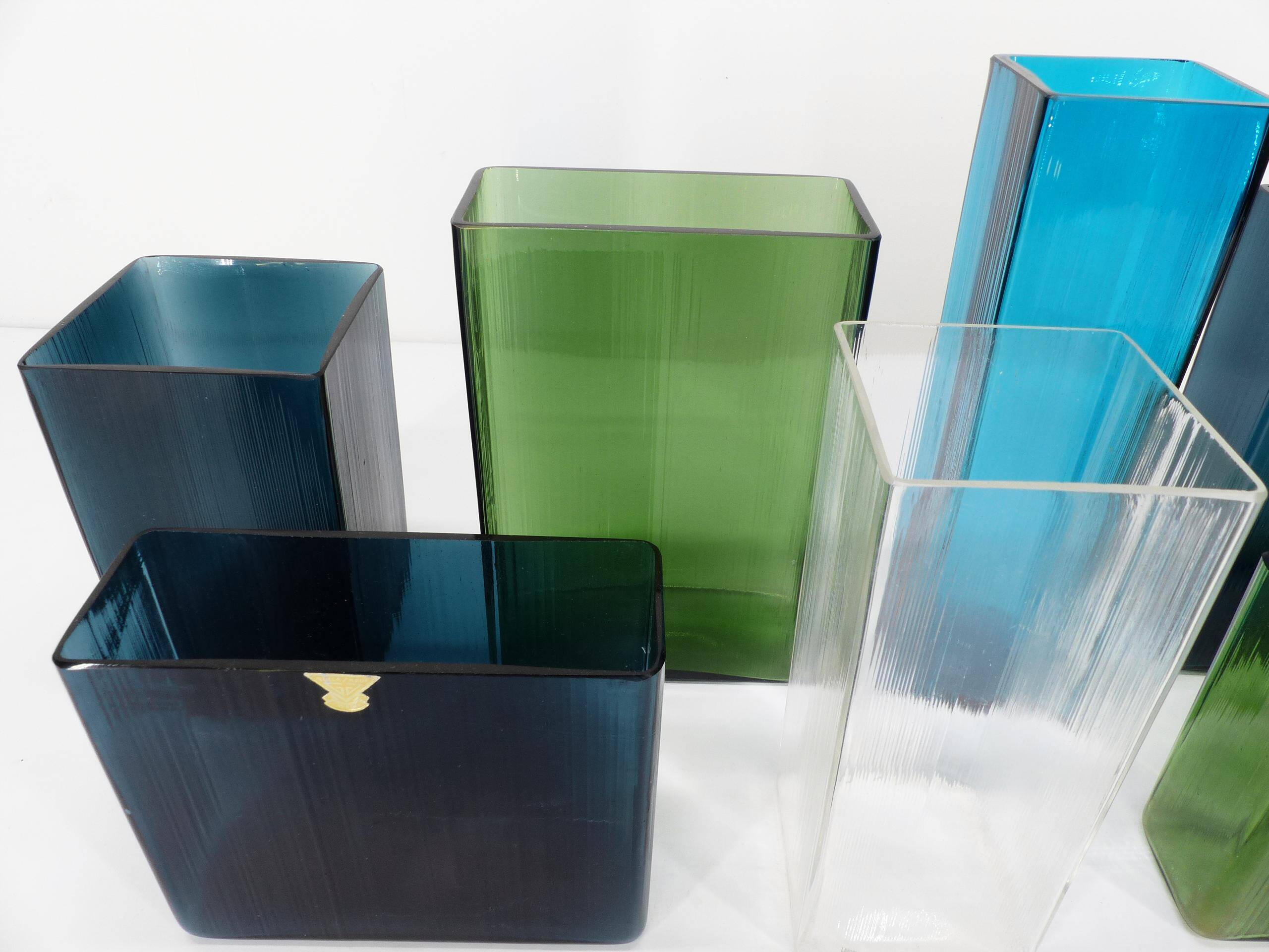 Set of 8 ISI vases in colored glass Lennart Andersson Gullaskruf, 1960
