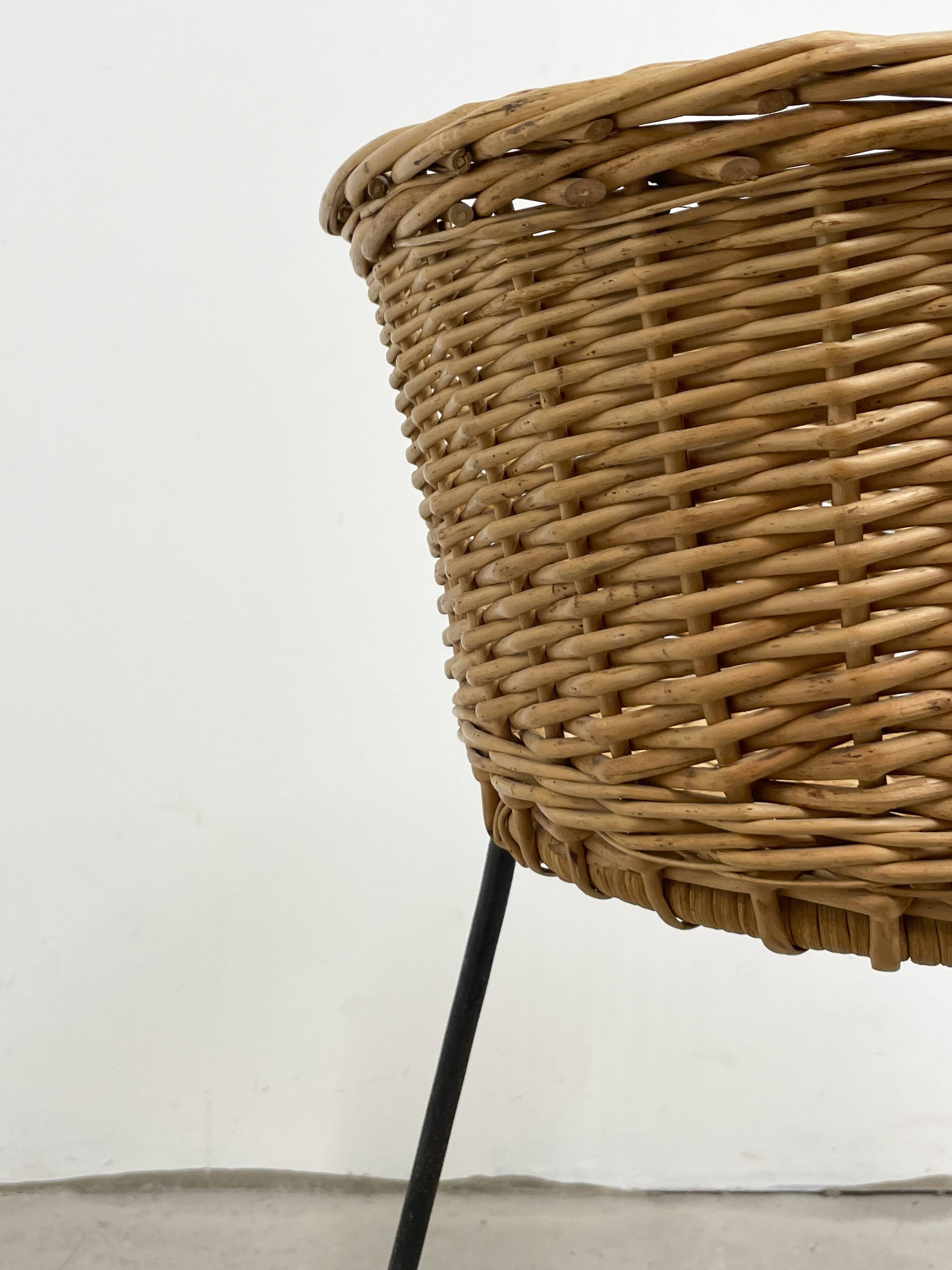 Small basket from the 1950s-1960s.