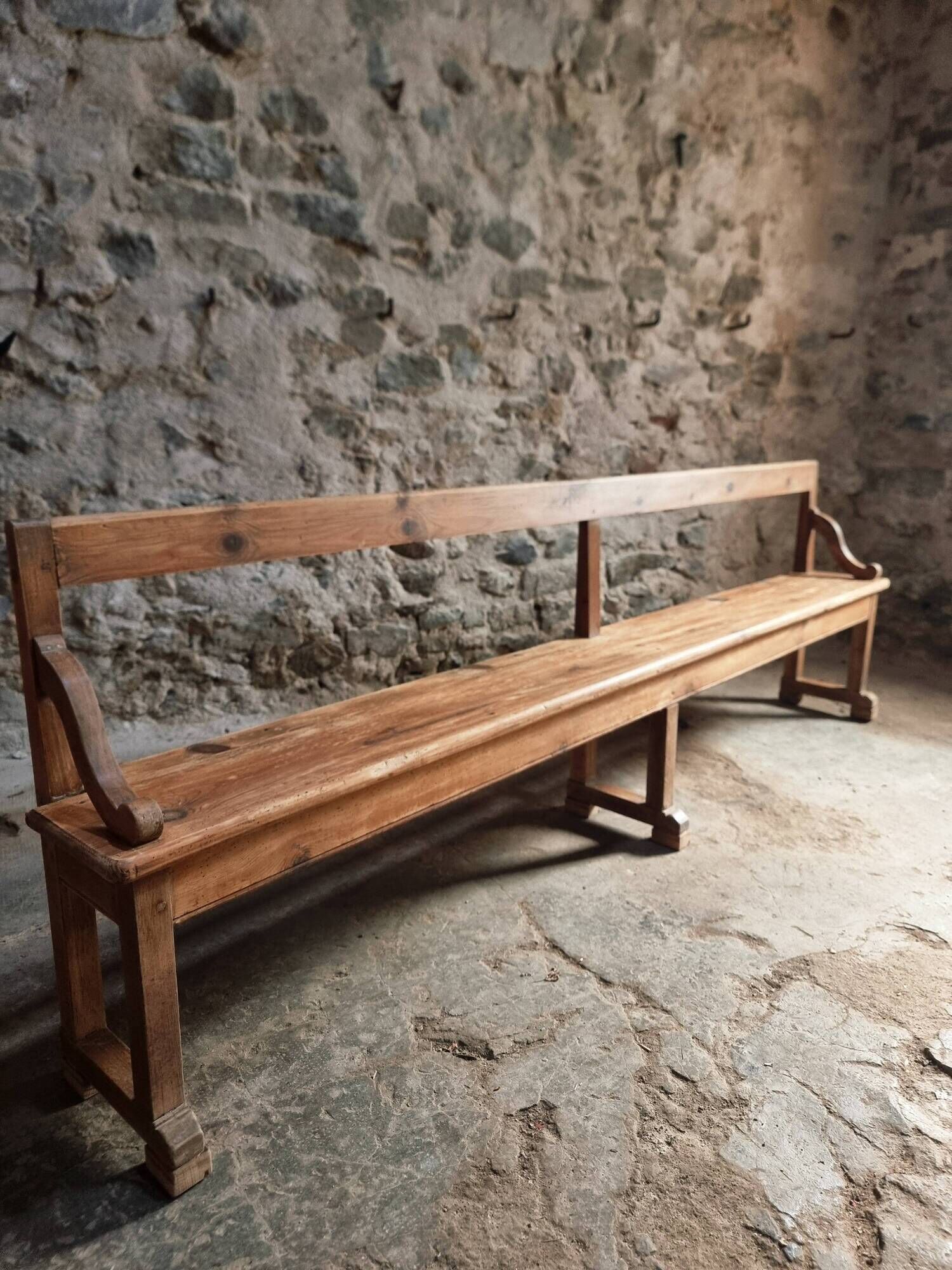 Grand banc ancien en bois avec dossier – fin XIXe siècle, pin et chêne