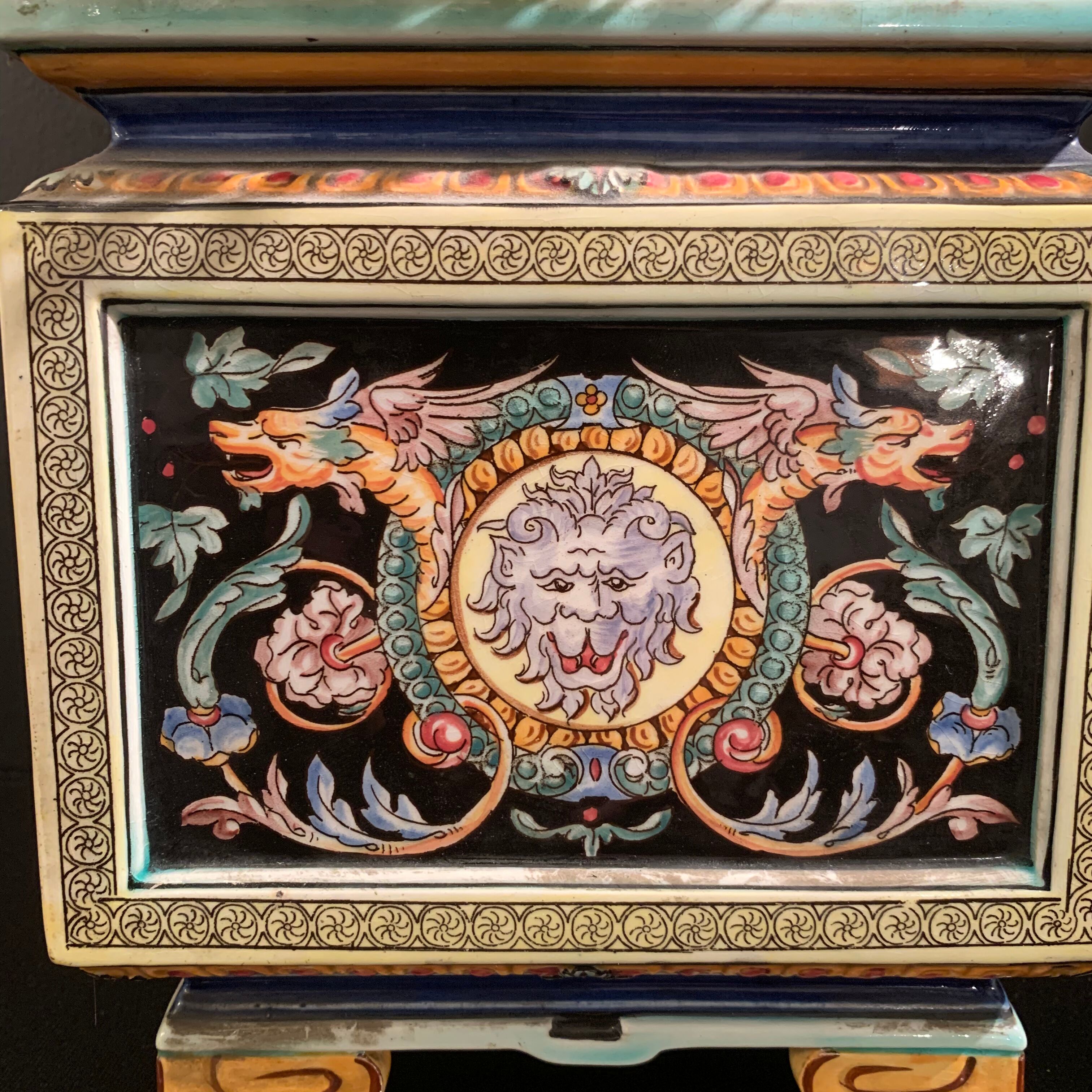 Sarreguemines, pot cache, gardener in earthenware XIXth