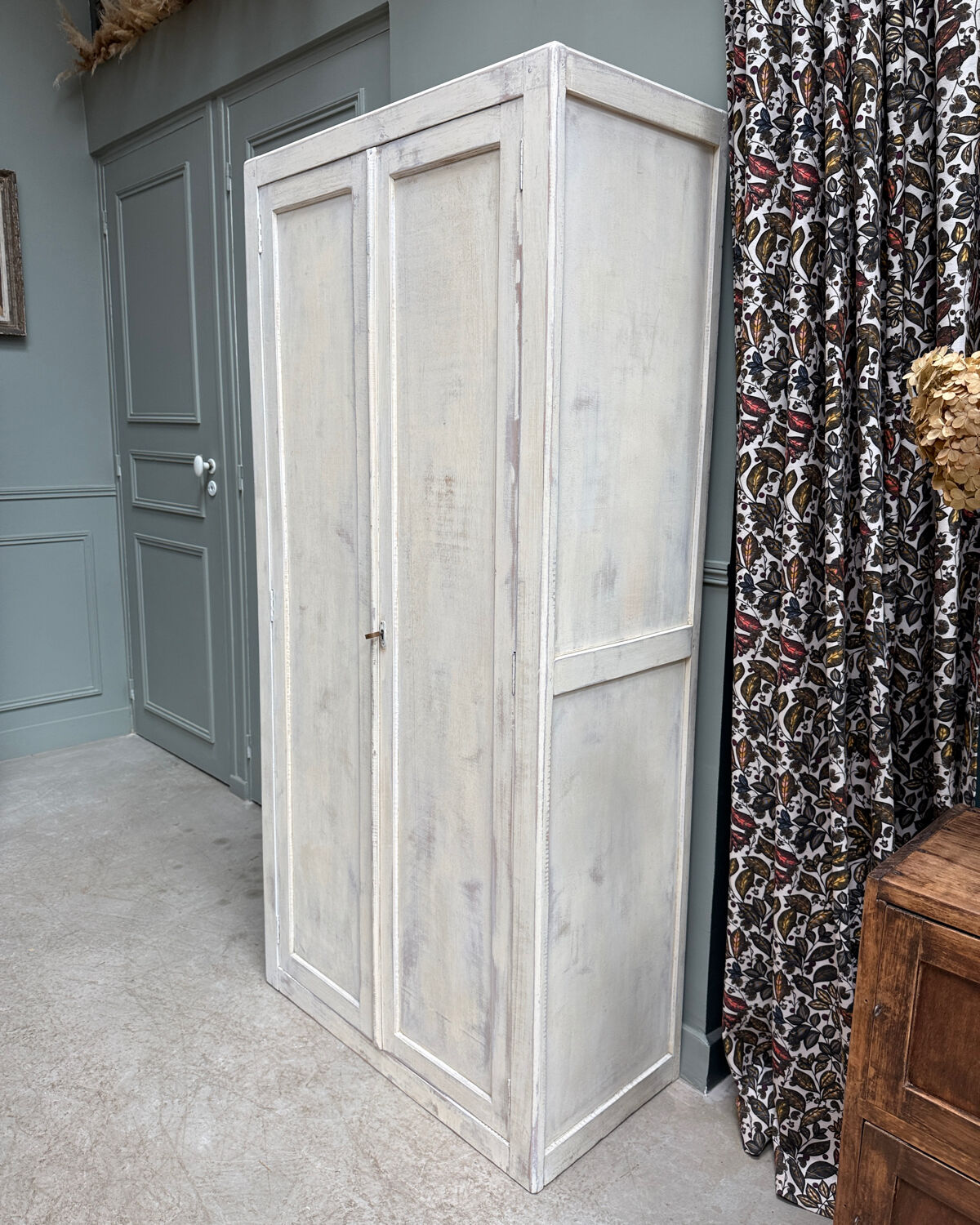 Armoire parisienne patinée, rénovée