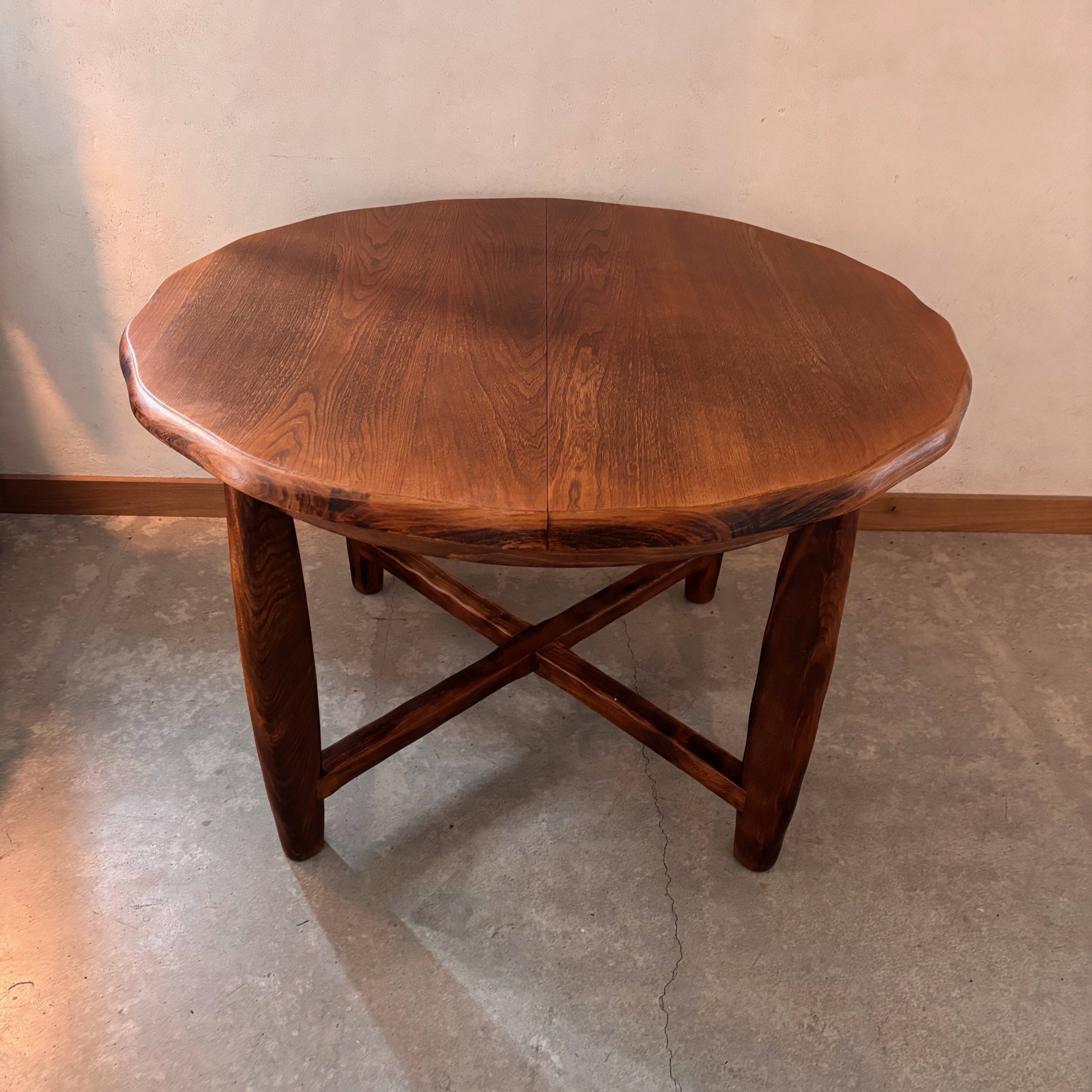 Extendable table with 8 chairs