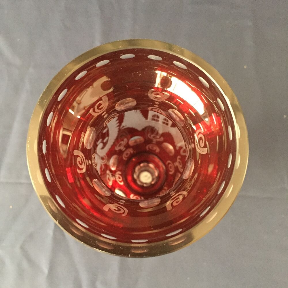 Burgundy burgundy bohemian glass vase tranparent and grave