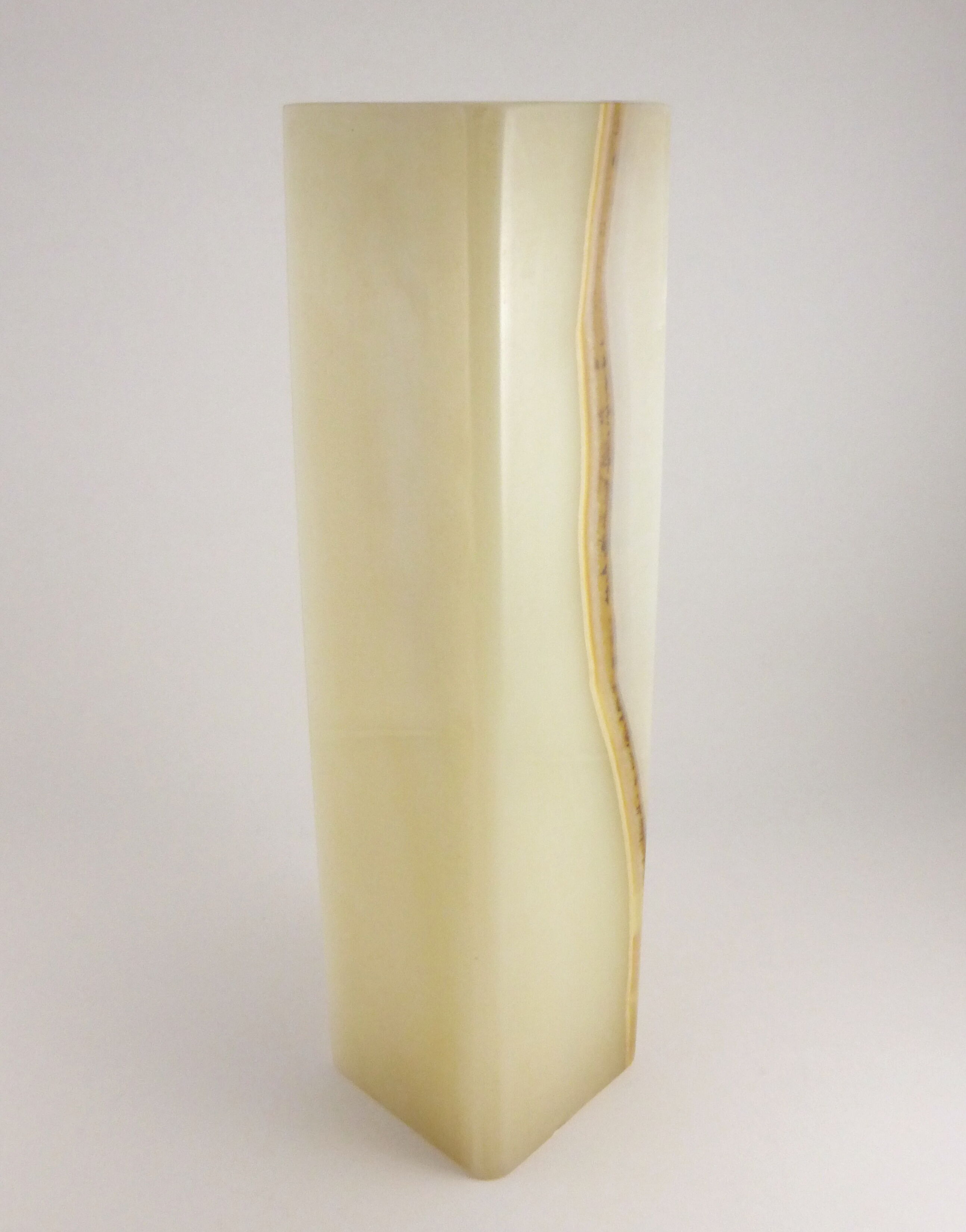 Vase quadrangulaire en Onyx des années 1970