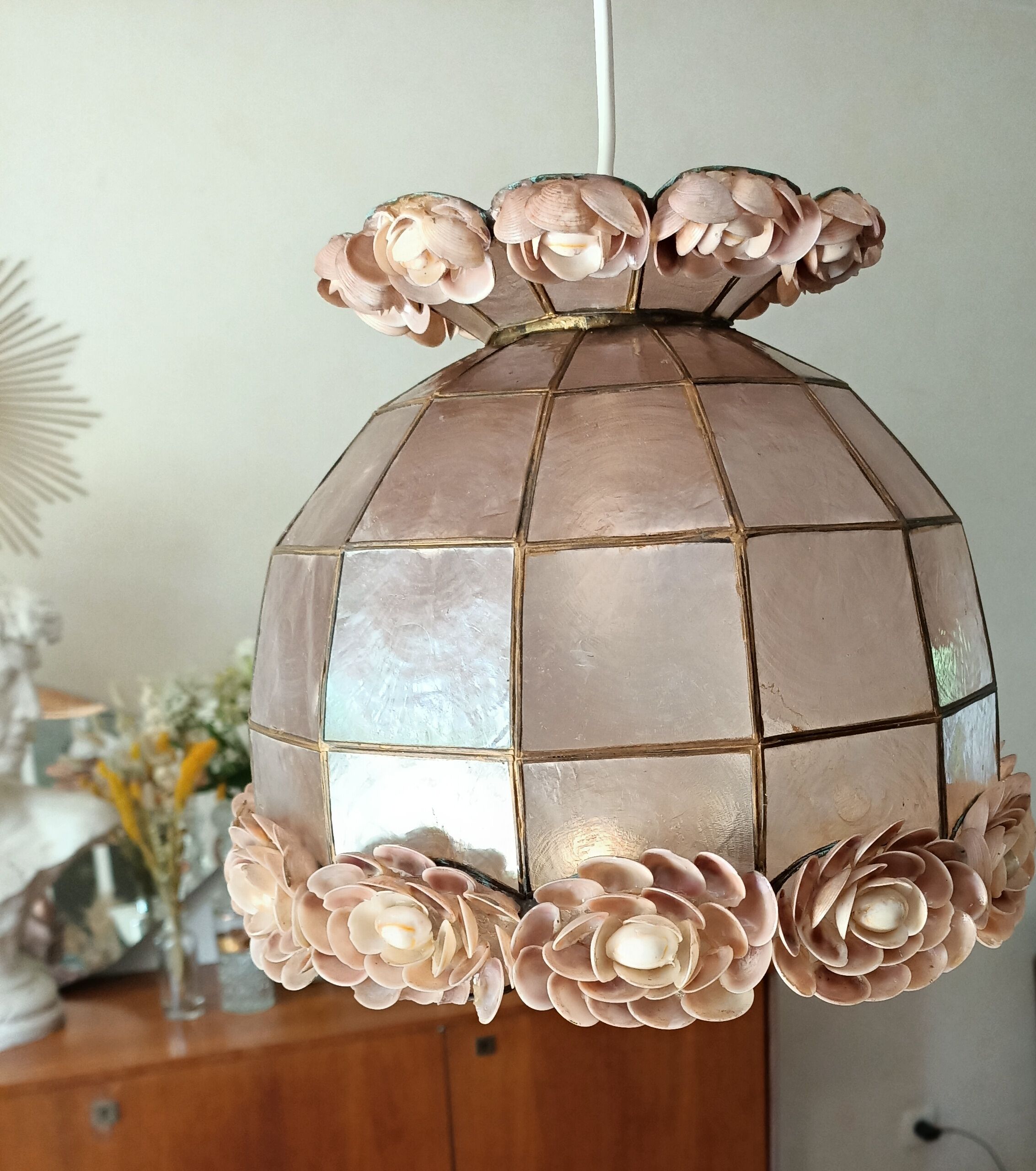 Vintage mother-of-pearl suspension