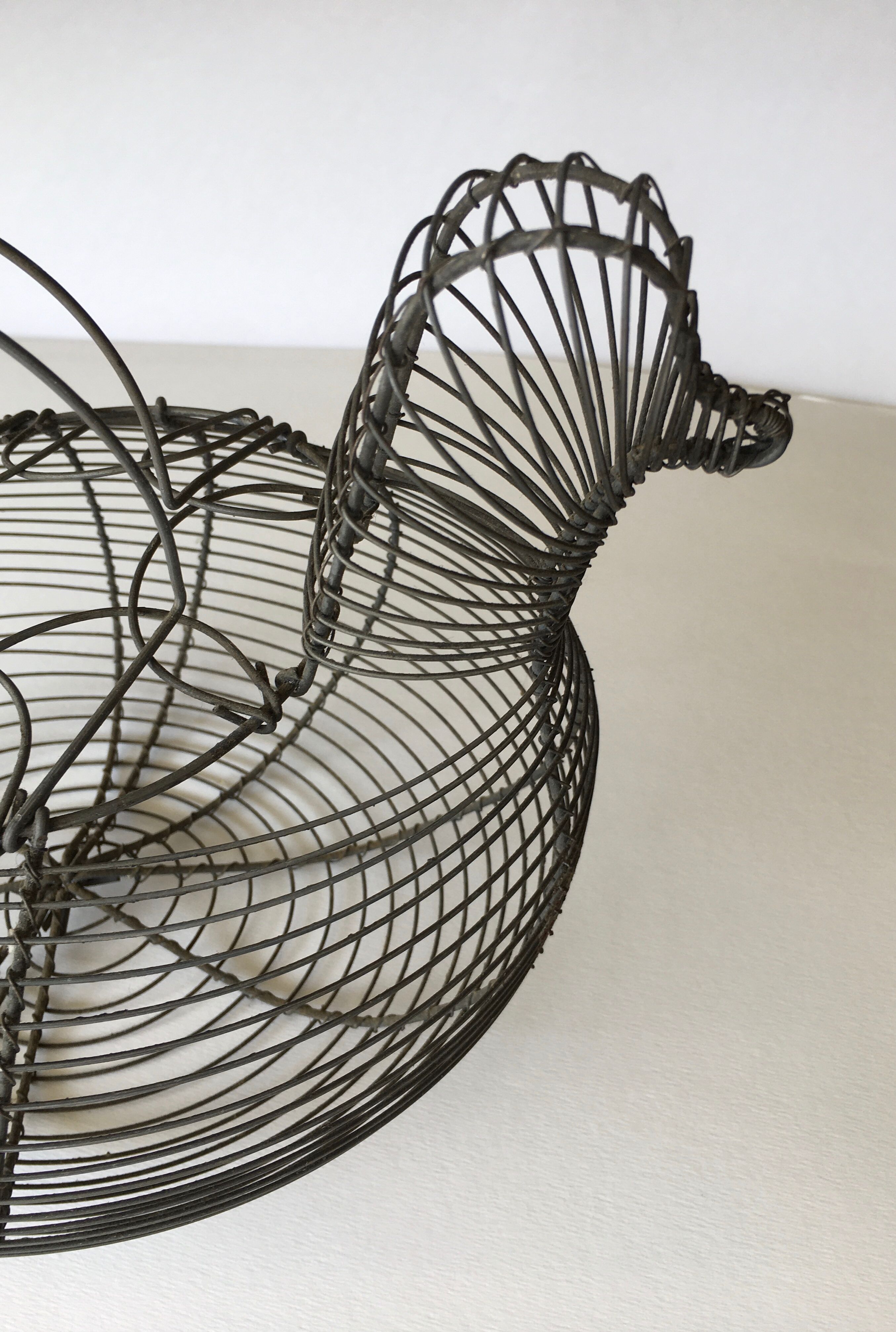 Wire egg basket
