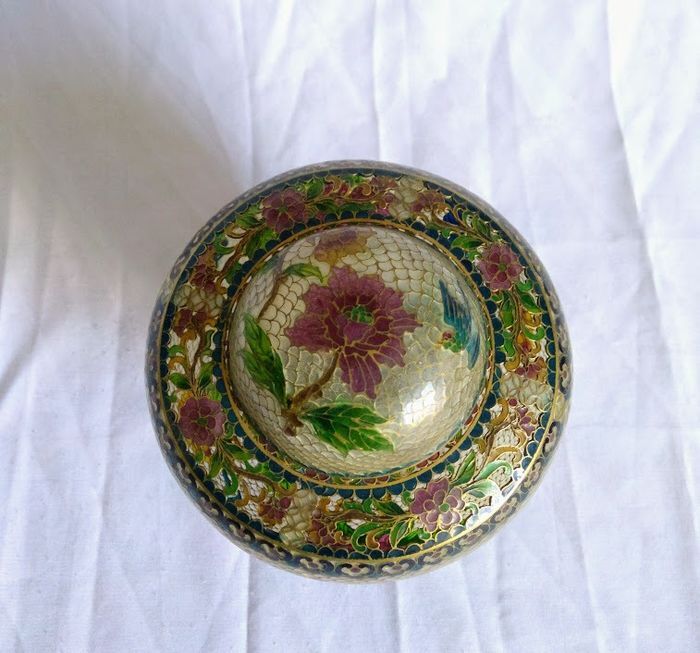 Openwork plique-à-jour enamel pot - 1920 to 1949 - China
