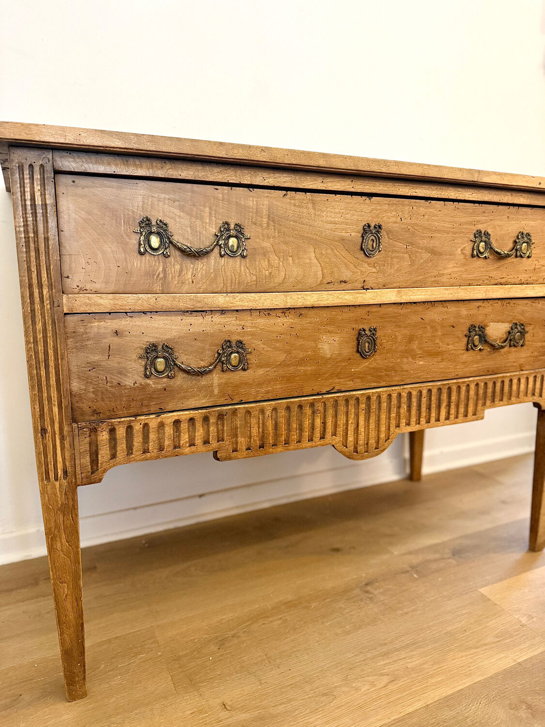 Commode sauteuse ancienne