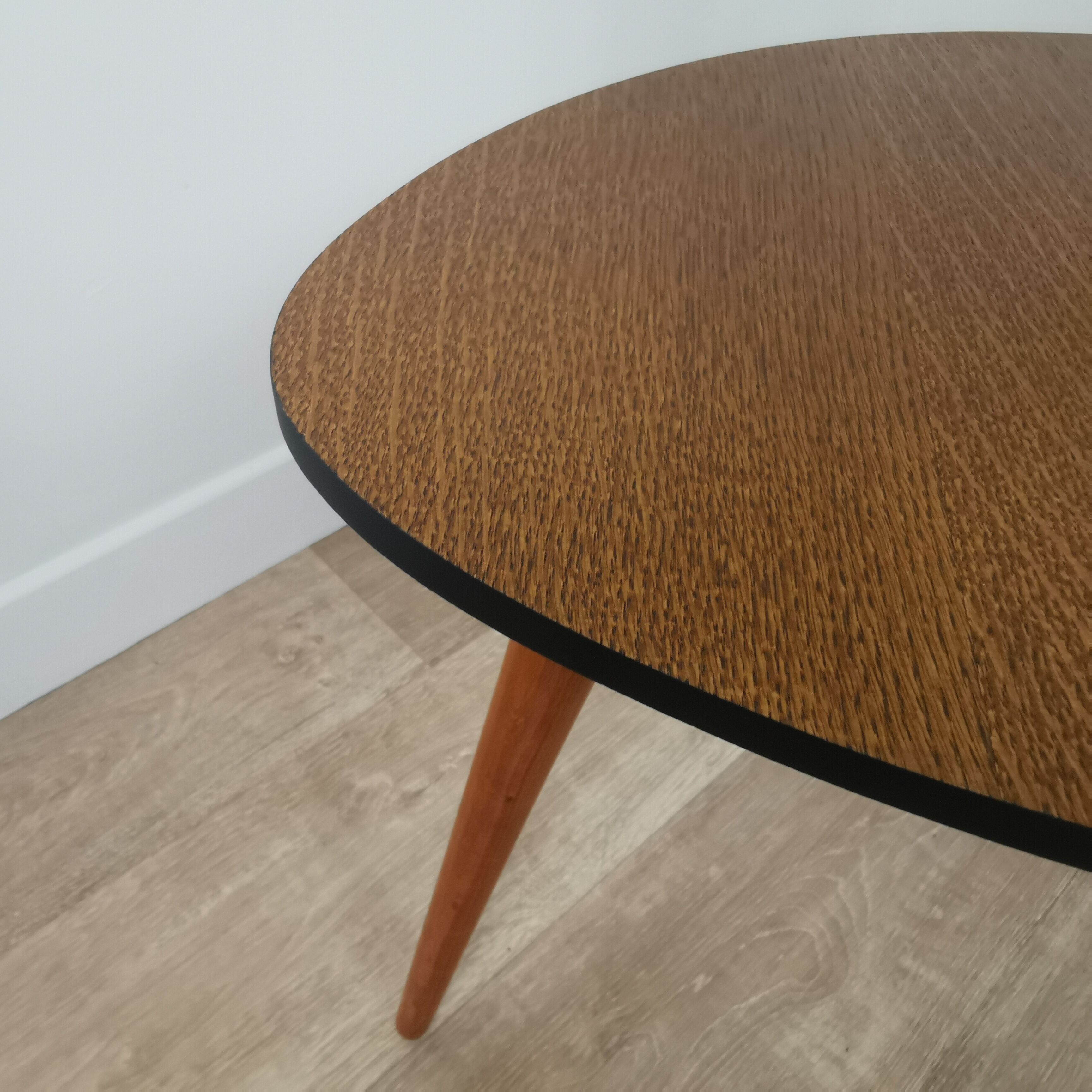 Lampadaire tripode avec tablette 60