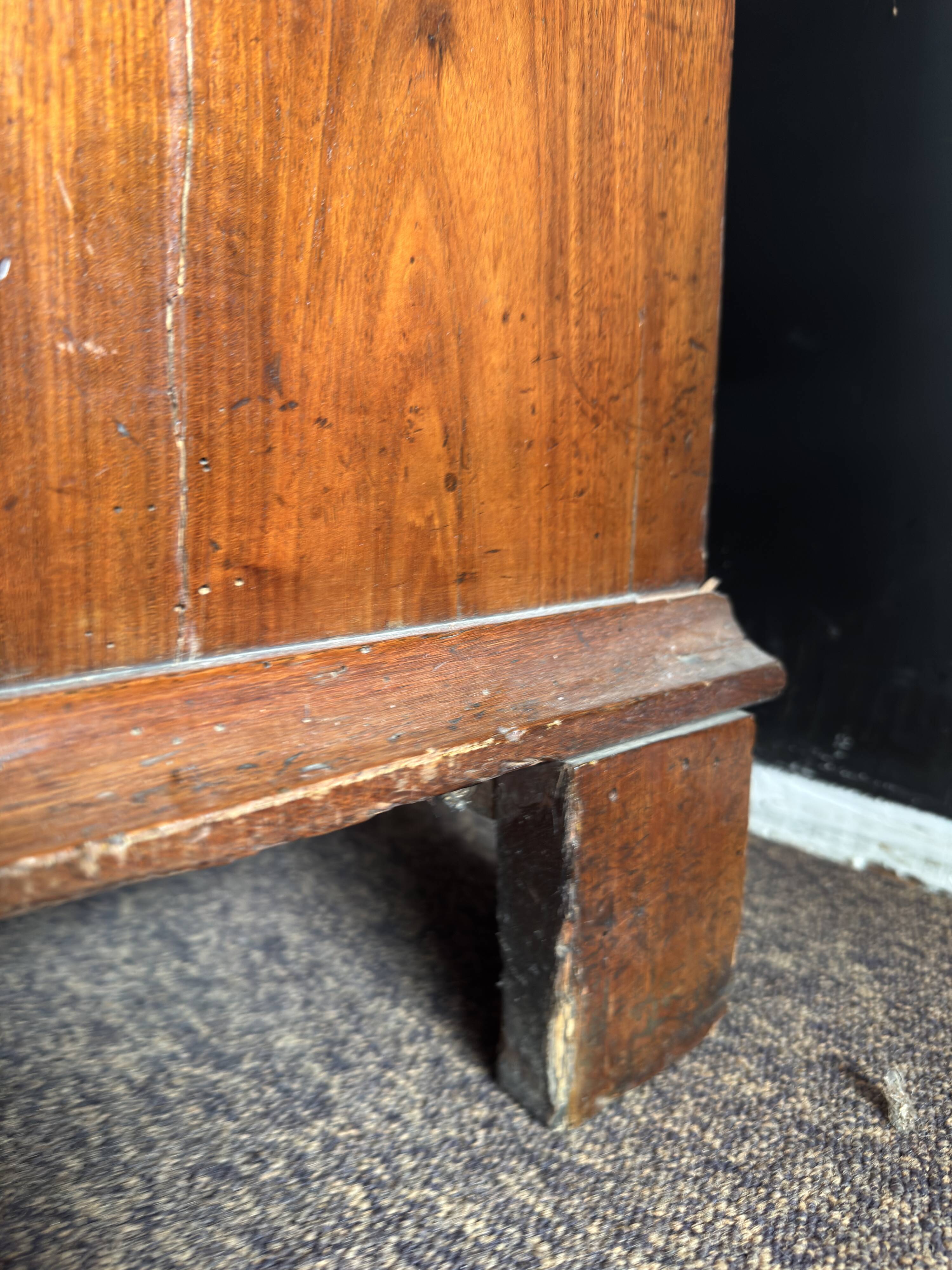 Chiffonnier en Placage de Noyer Style Restauration