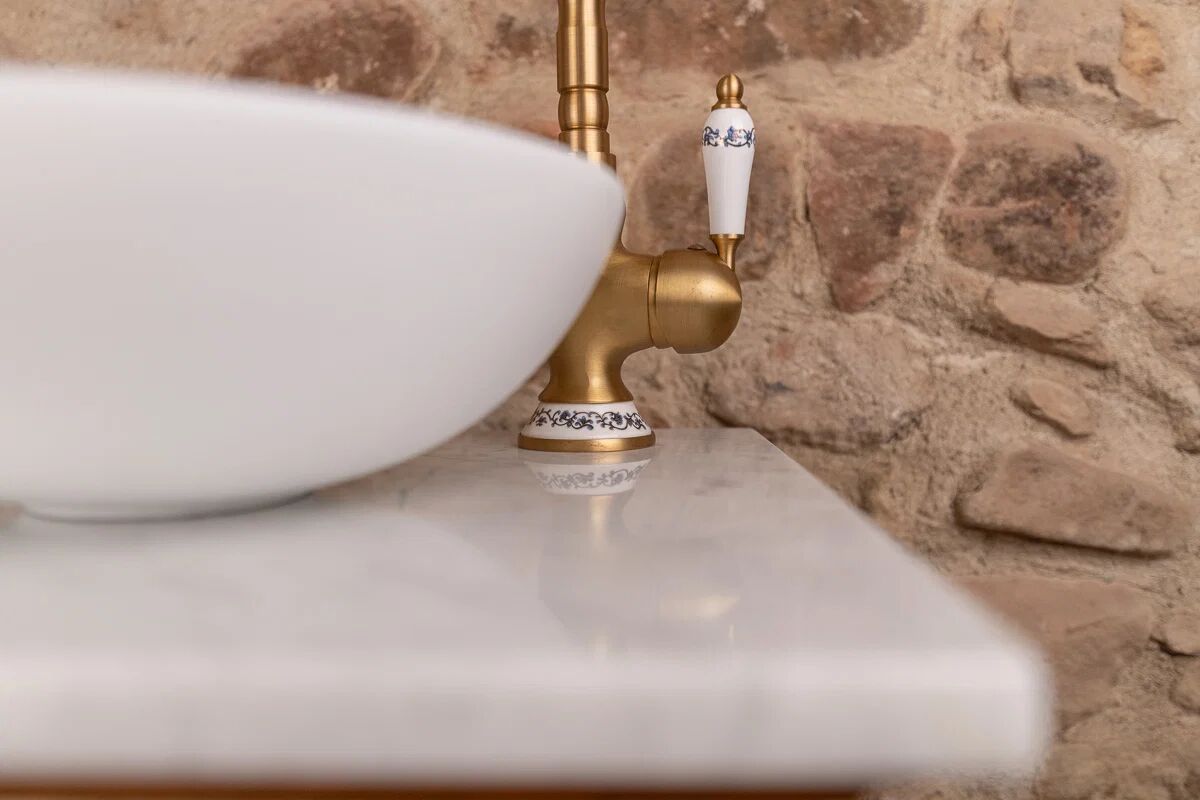 Washbasin / vanity unit in solid oak and white marble