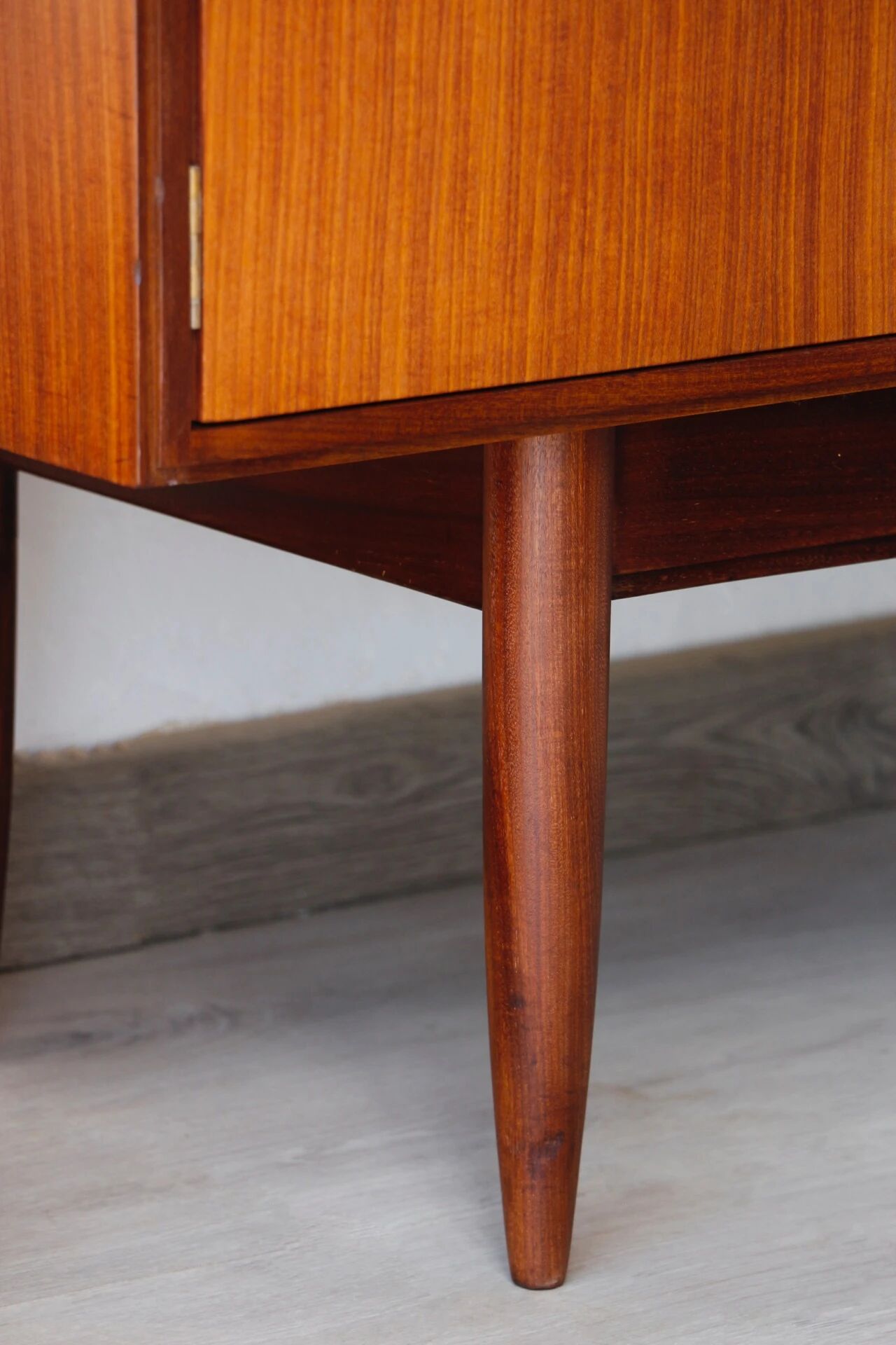 British modernist enfilade White & Newton | Iconic design