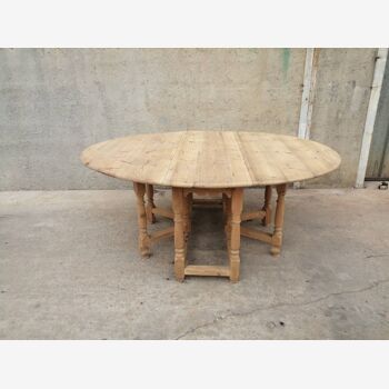 Pine gateleg table