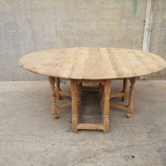 Pine gateleg table