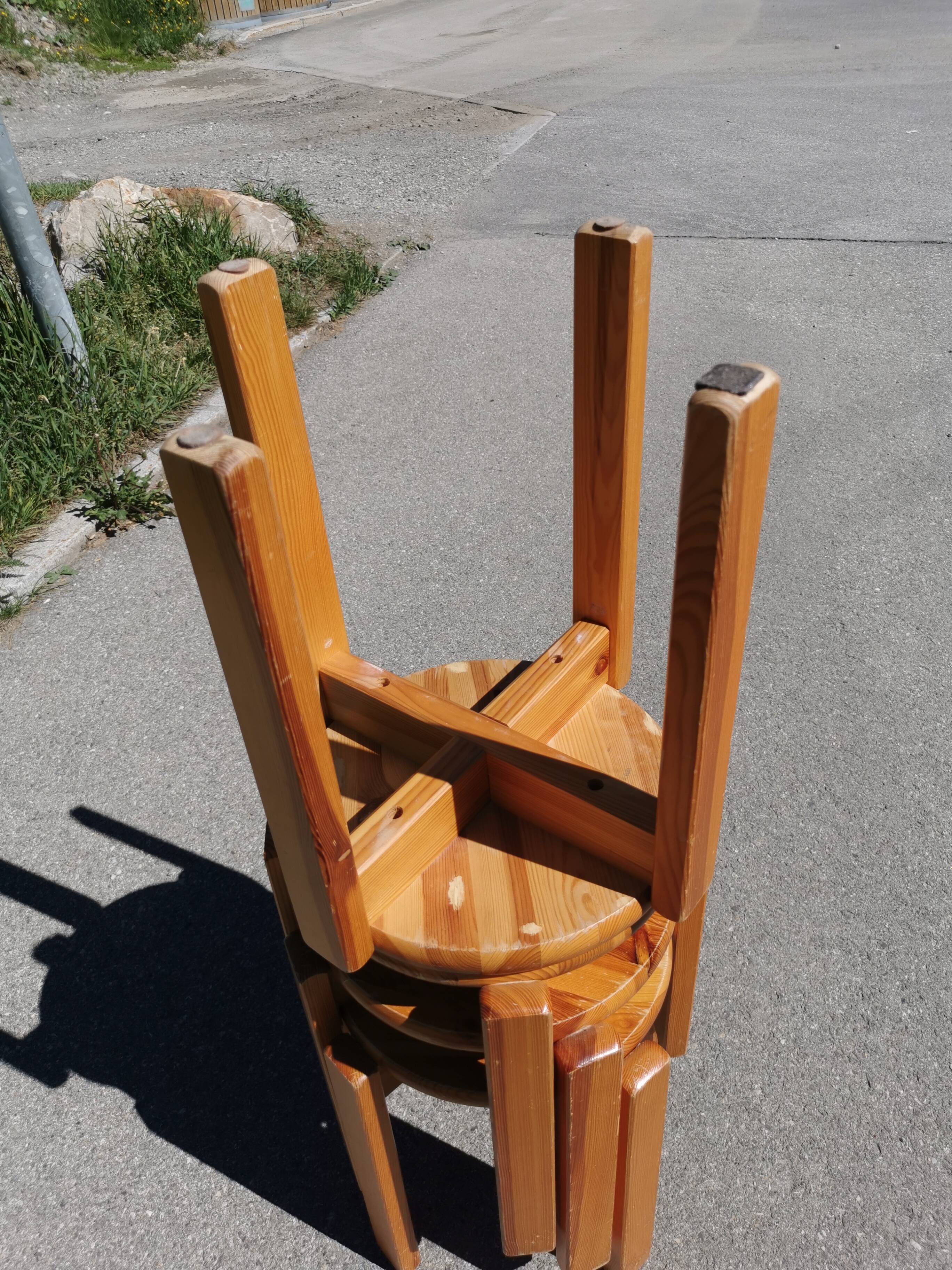 Stackable pine stools