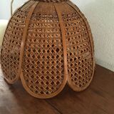 Hanging lamp in wicker woven in the shape of a flower