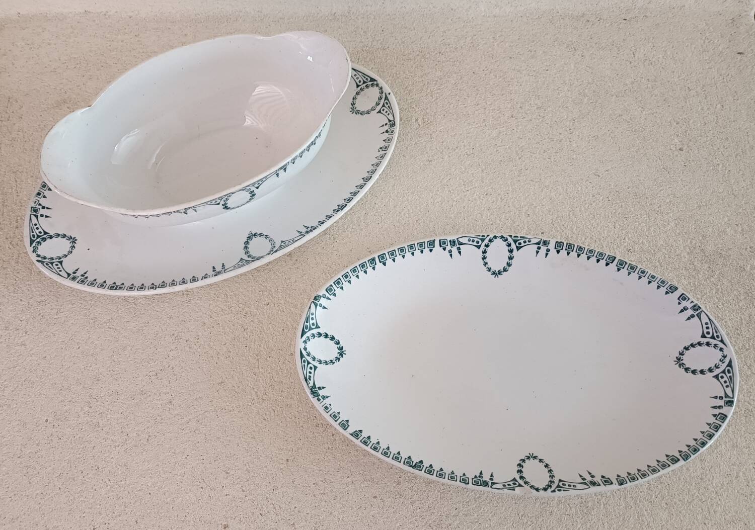 Ravioli and gravy boat Saint Amand iron earth