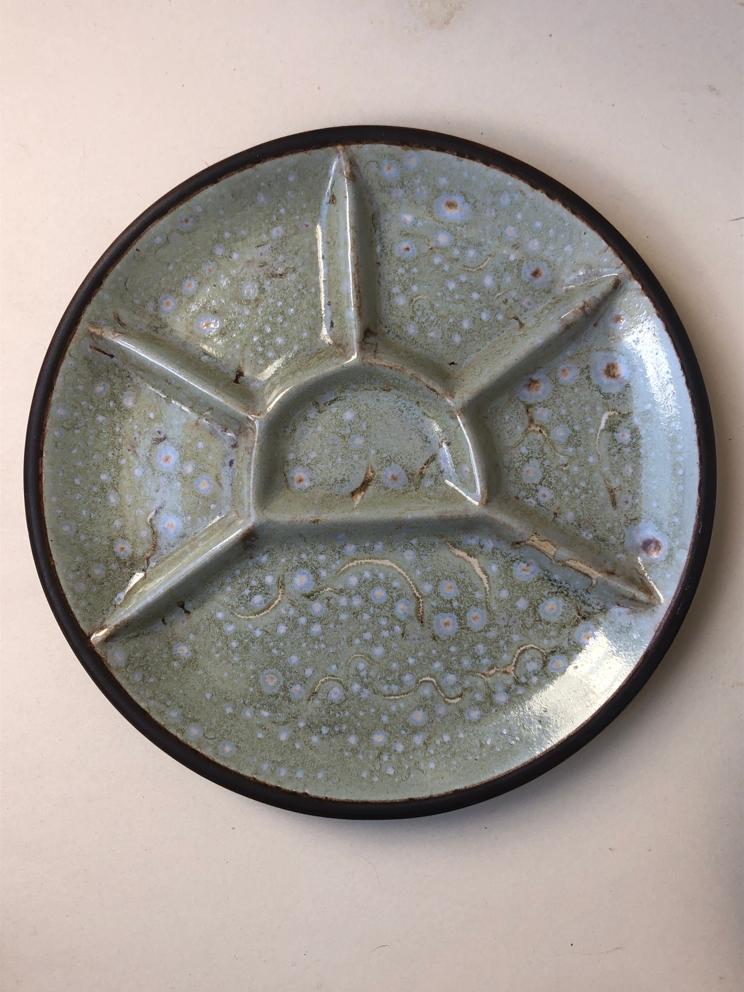 Set of 6 ceramic plates compartmentalized