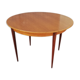 Scandinavian table with integrated extension
