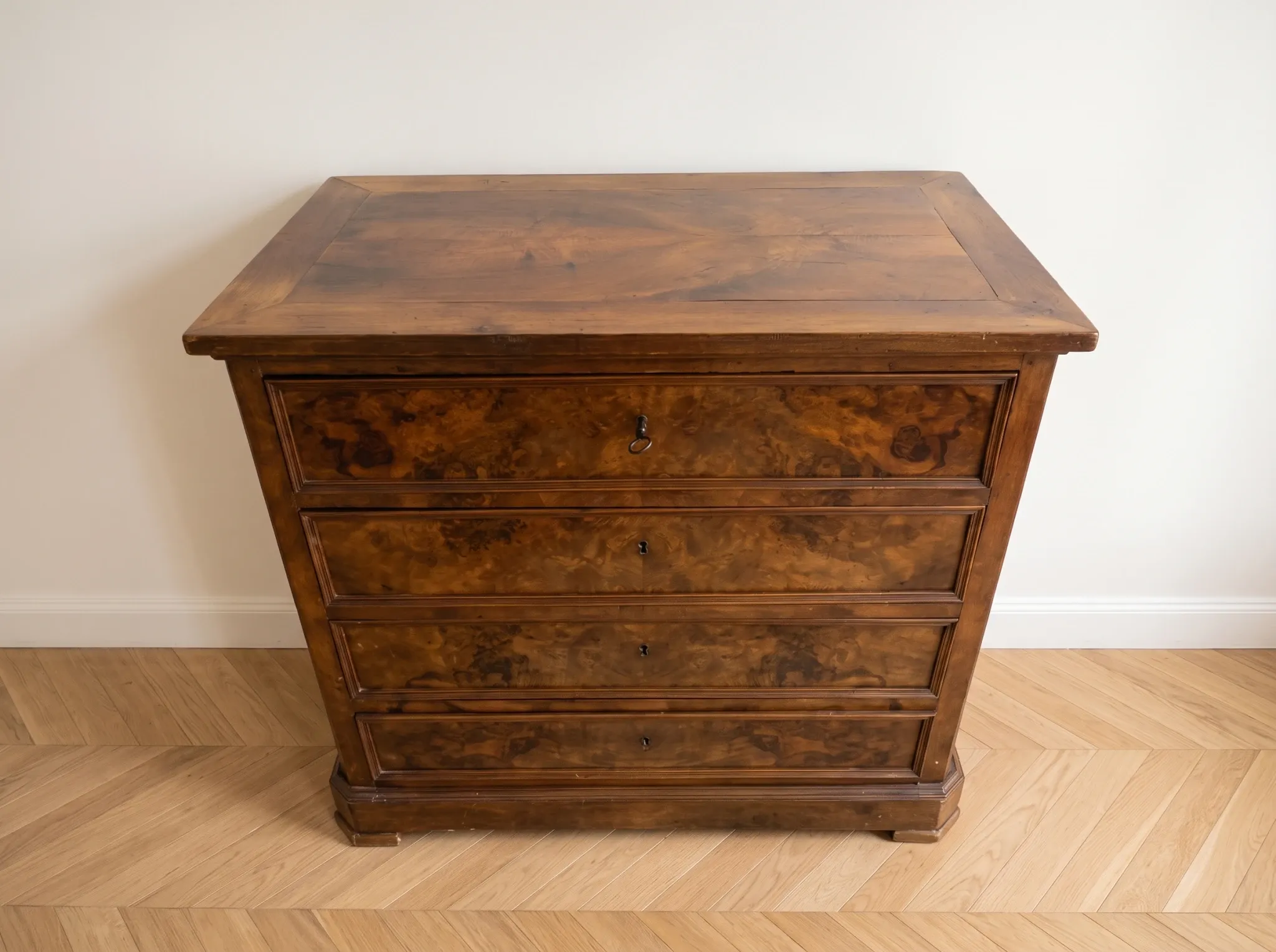 Commode ancienne en noyer