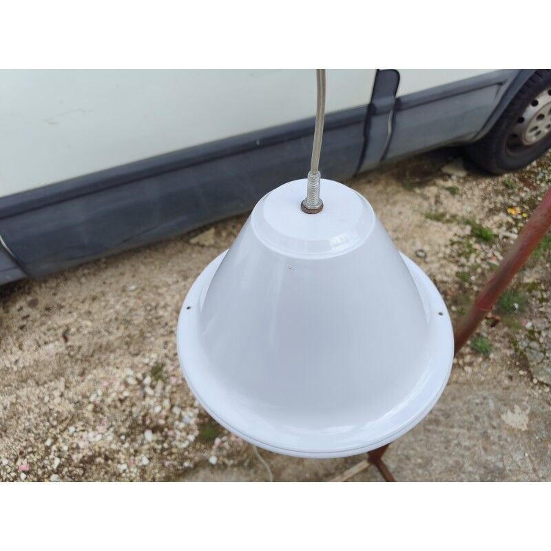 Suspension en tôle émaillée