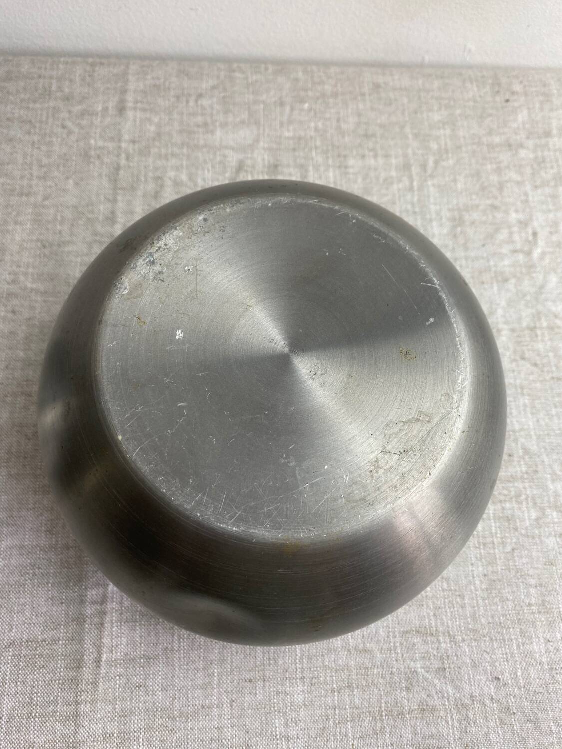 Pear-shaped ice bucket Large format brushed aluminum