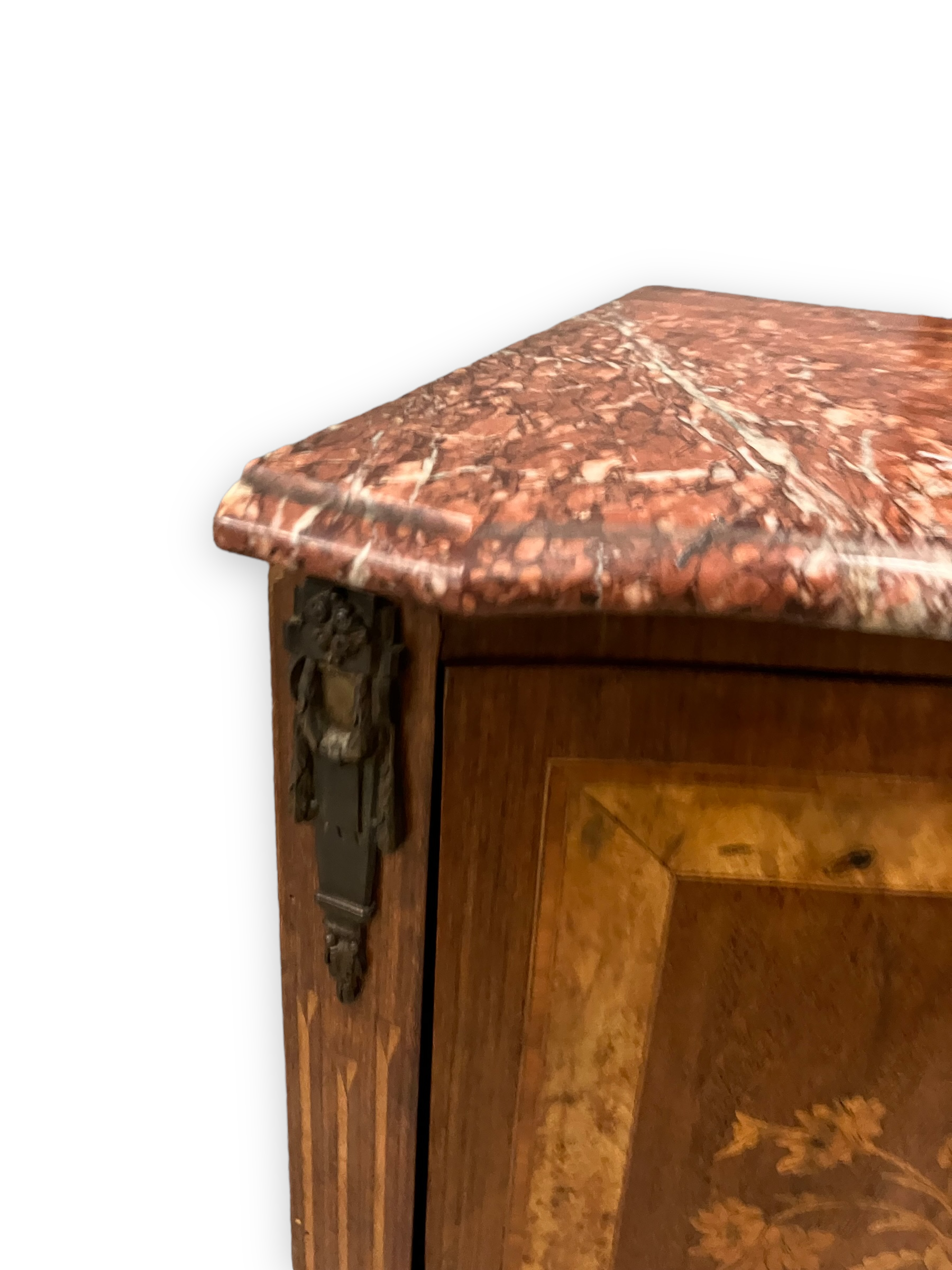 Buffet d'encoignure décor marqueté au vase fleuri de style Louis XVI