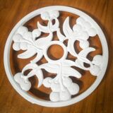 Enamelled cast iron table mat