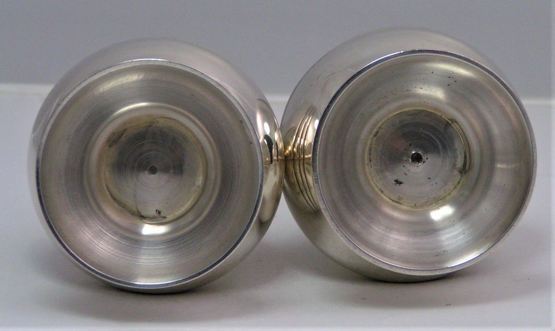 Pair of Old Salt shaker & Pepper Maker in Silver Metal