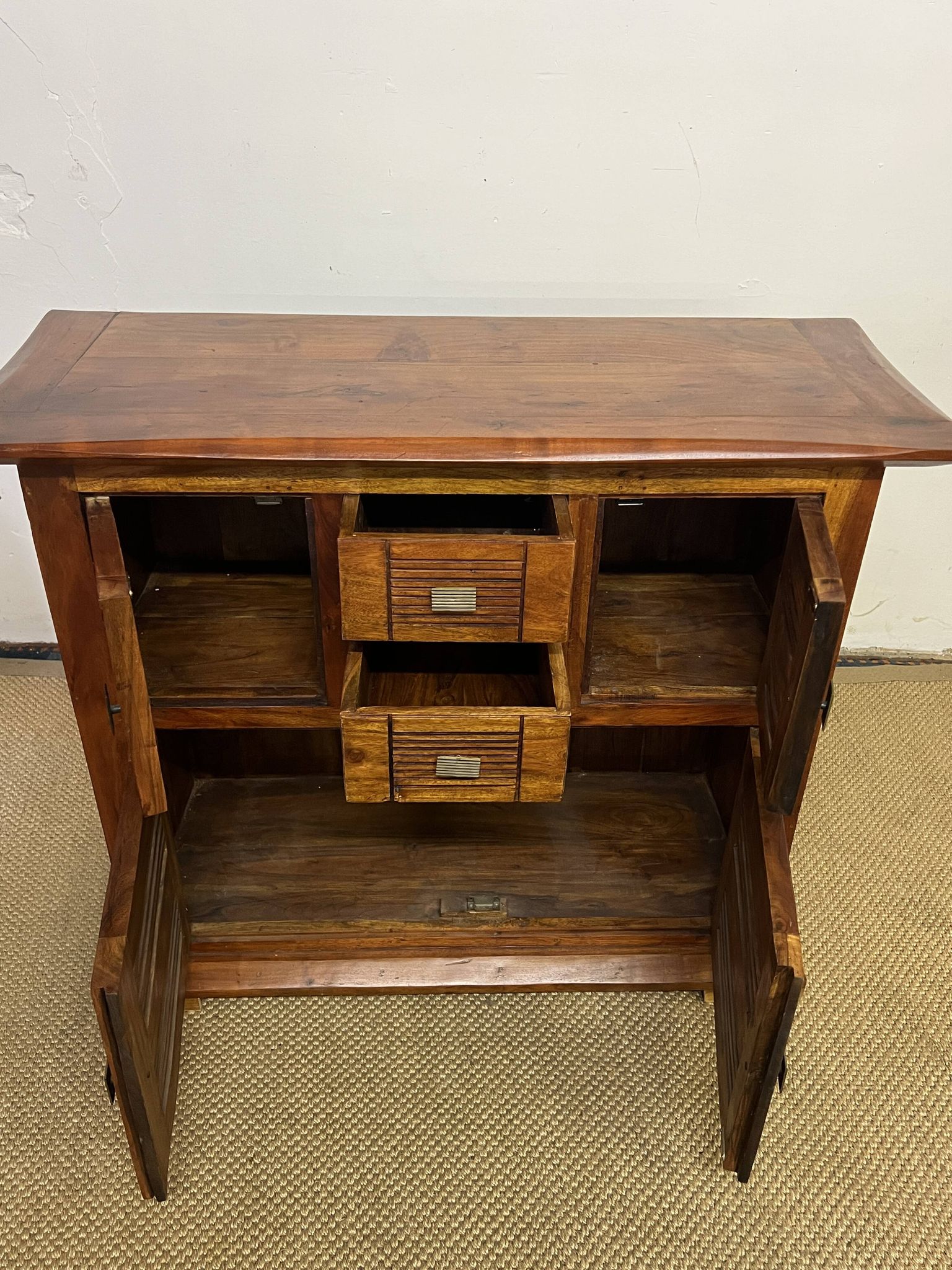 Solid acacia wood sideboard 4 doors, 2 drawers