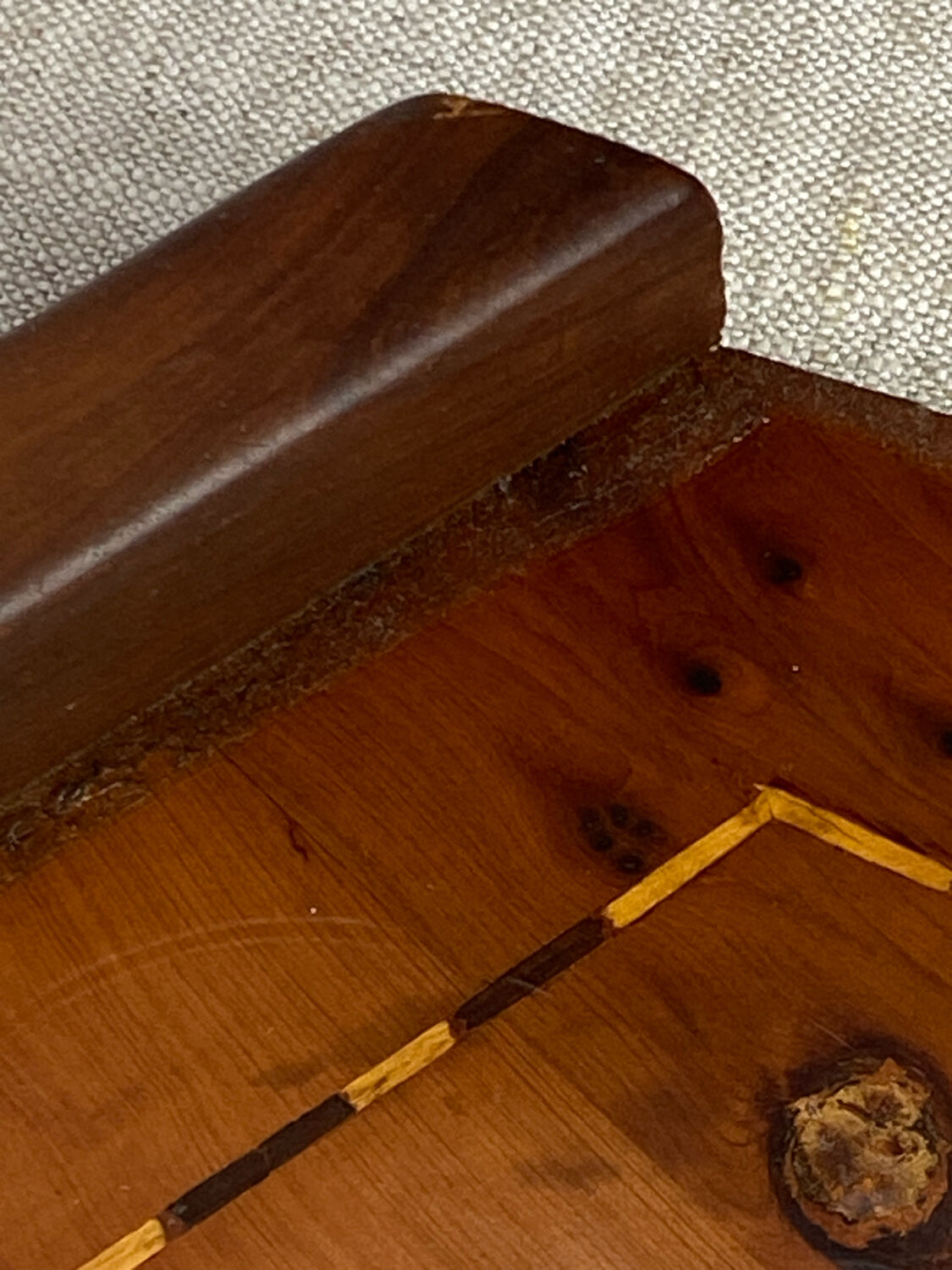 Wooden tray, inlaid decoration with marquetry and mother-of-pearl.