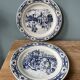 Deux assiettes anciennes en porcelaine de Gien France