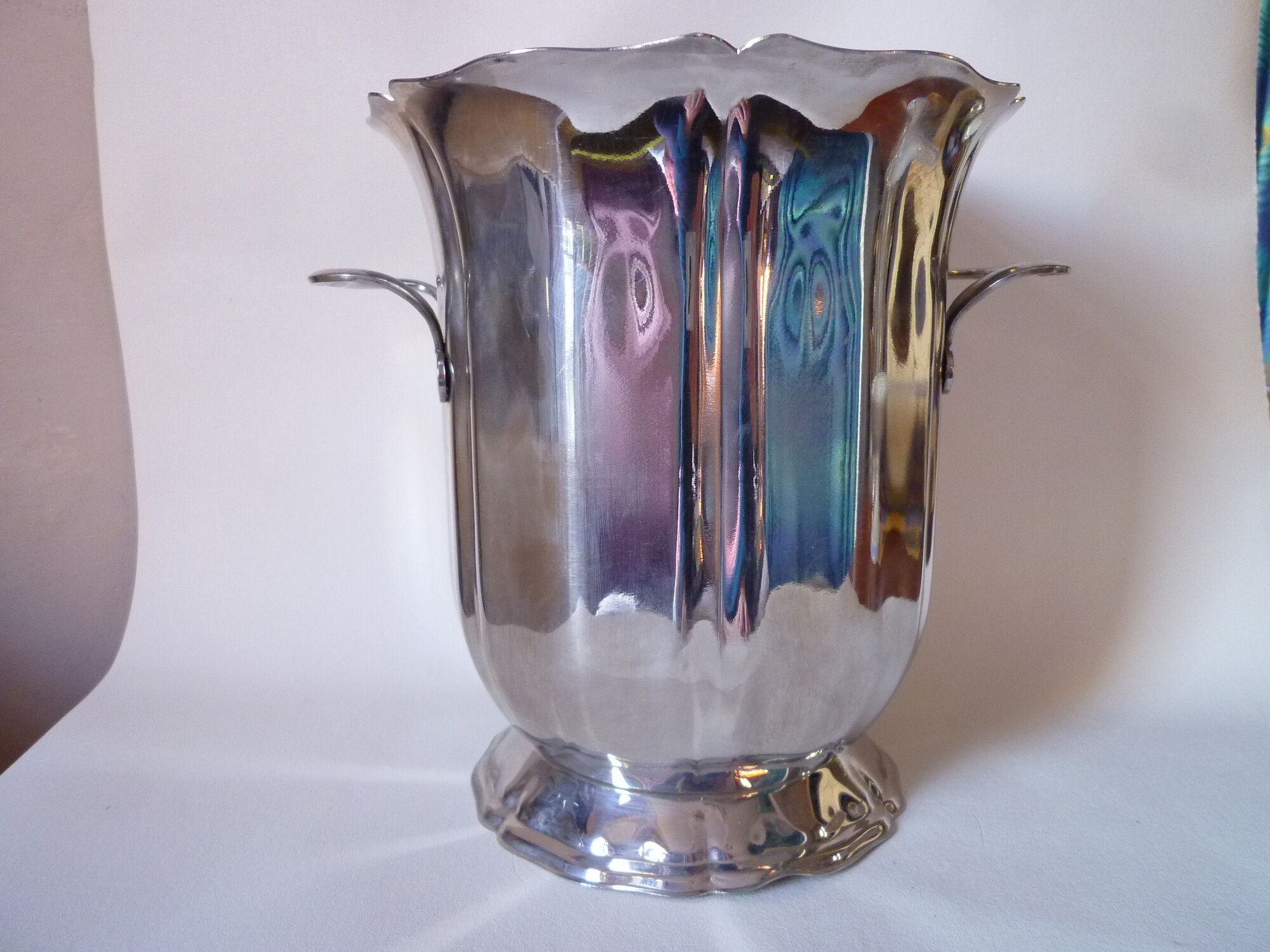 Art nouveau in stainless steel champagne bucket
