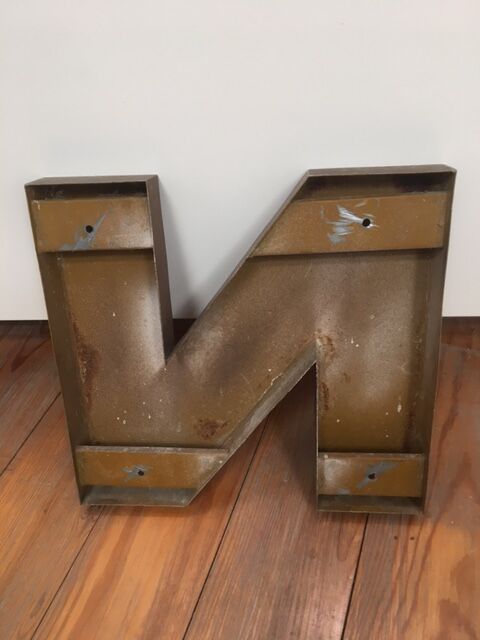 Uppercase sign letter N