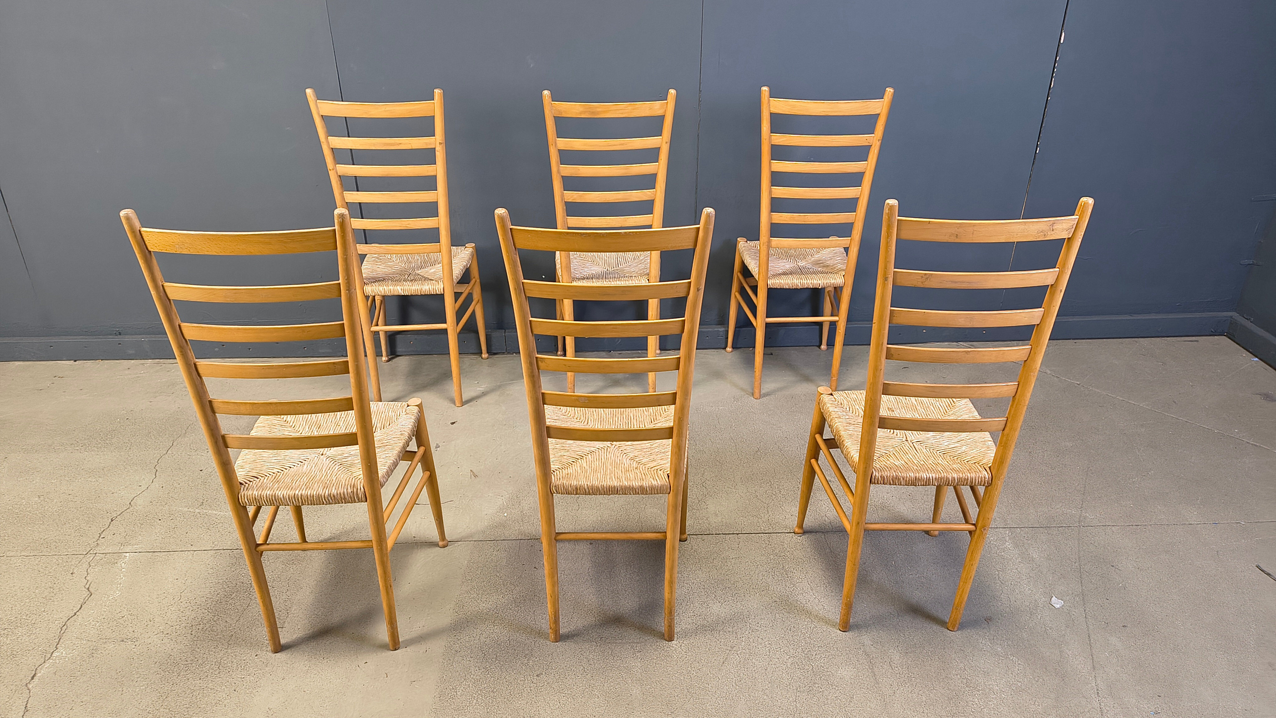 Ensemble de 6 chaises en bois de hêtre à dossier échelle italiennes, années 1970.
