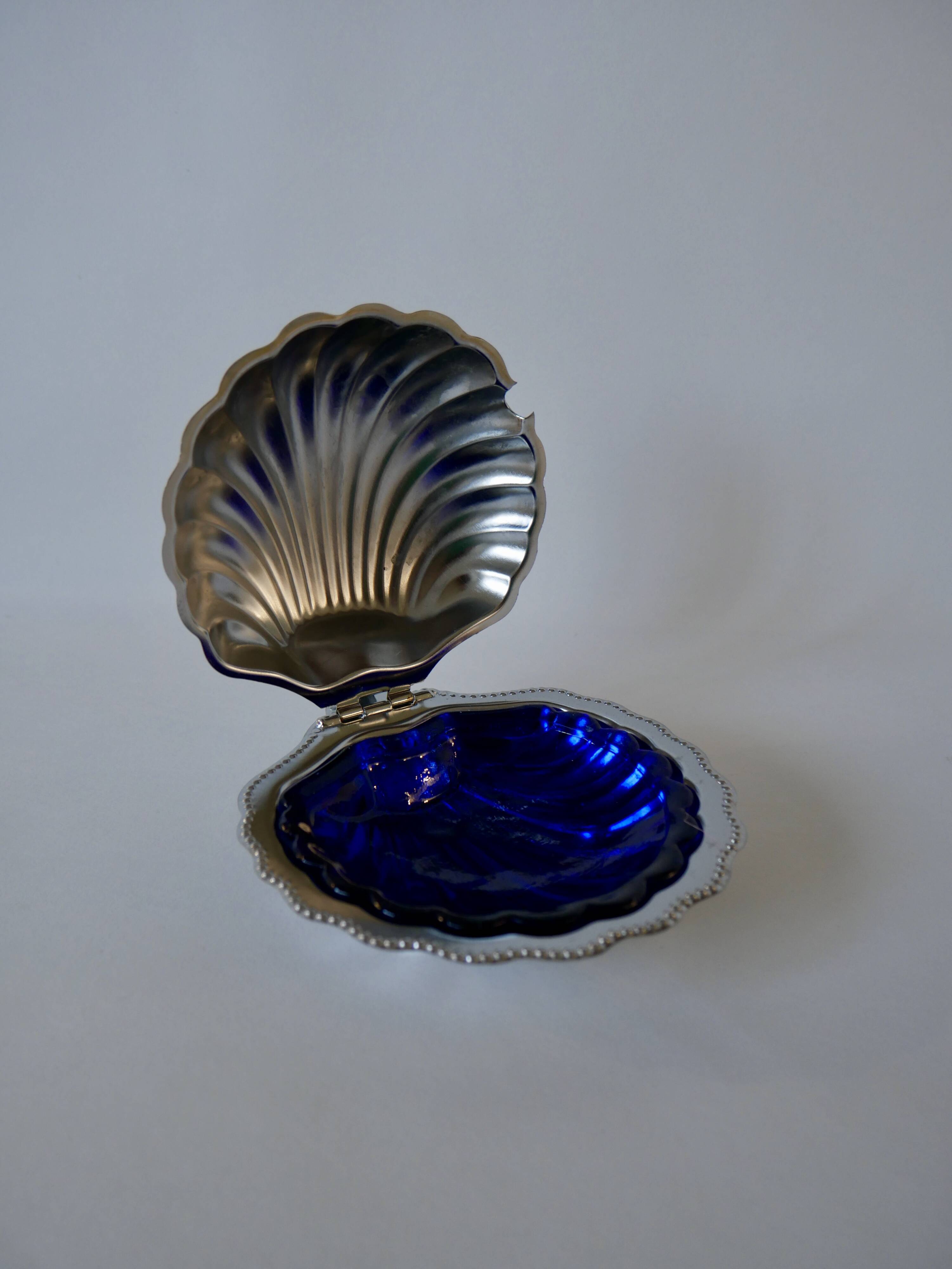 Shell pocket in silver metal and blue glass interior from the 60s and 70s