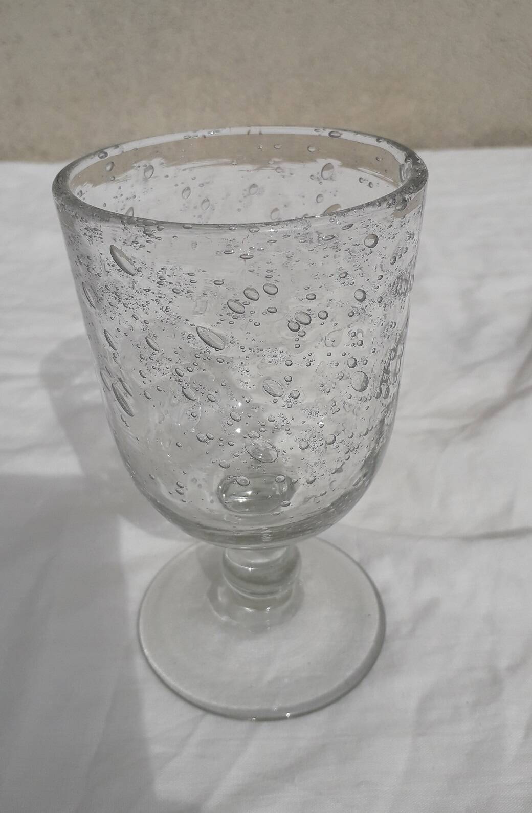 Verre bullé à pied