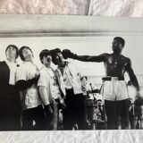 Photo The Beatles and Muhammad Ali in 1964