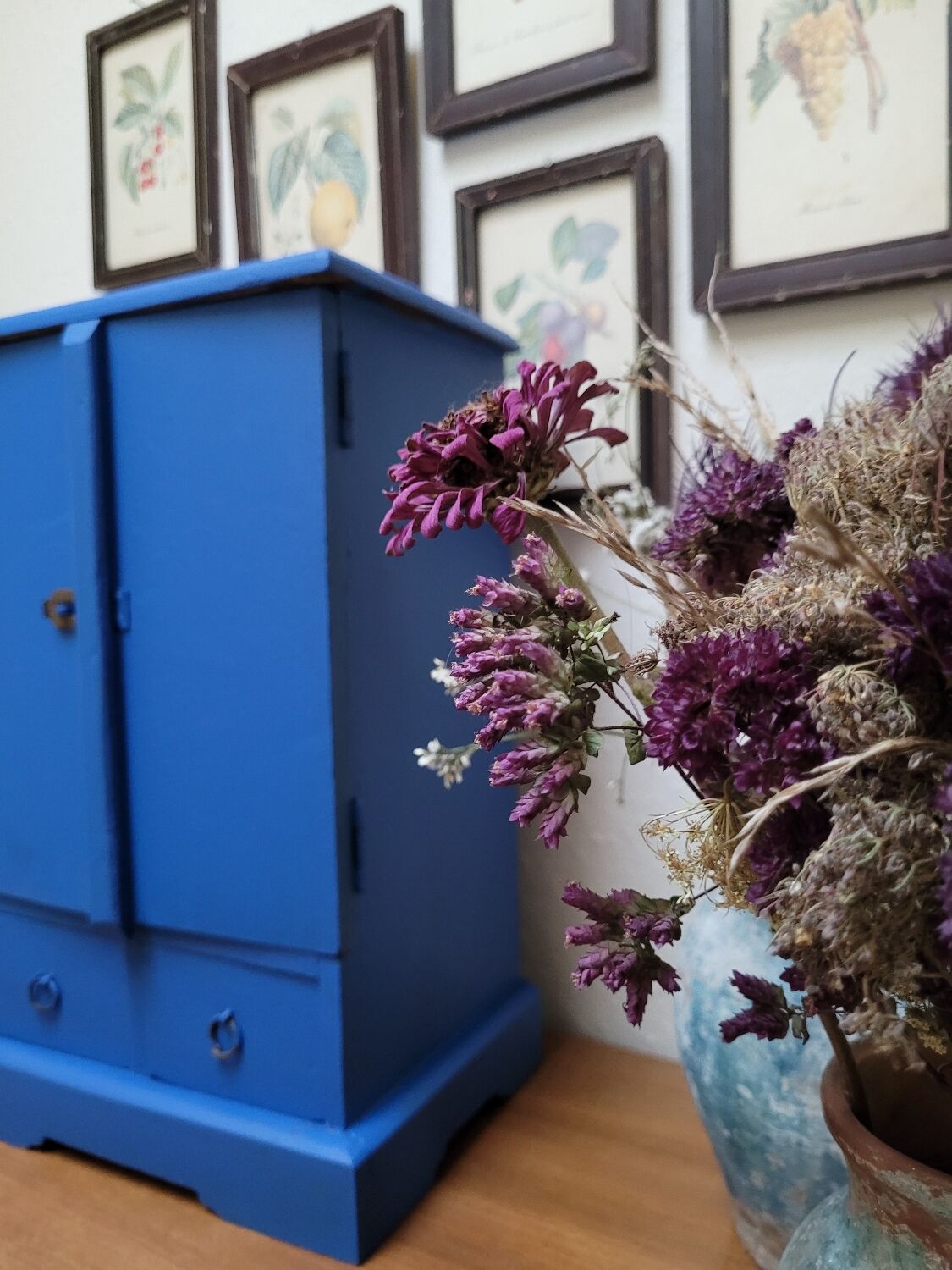 Small 20th century cabinet