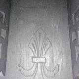 Pedestal table library with fleurs-de-lis.