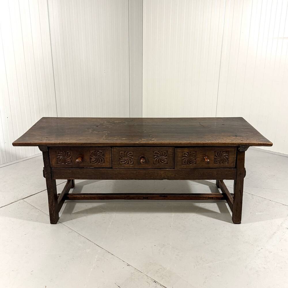Table basse espagnole antique brutaliste