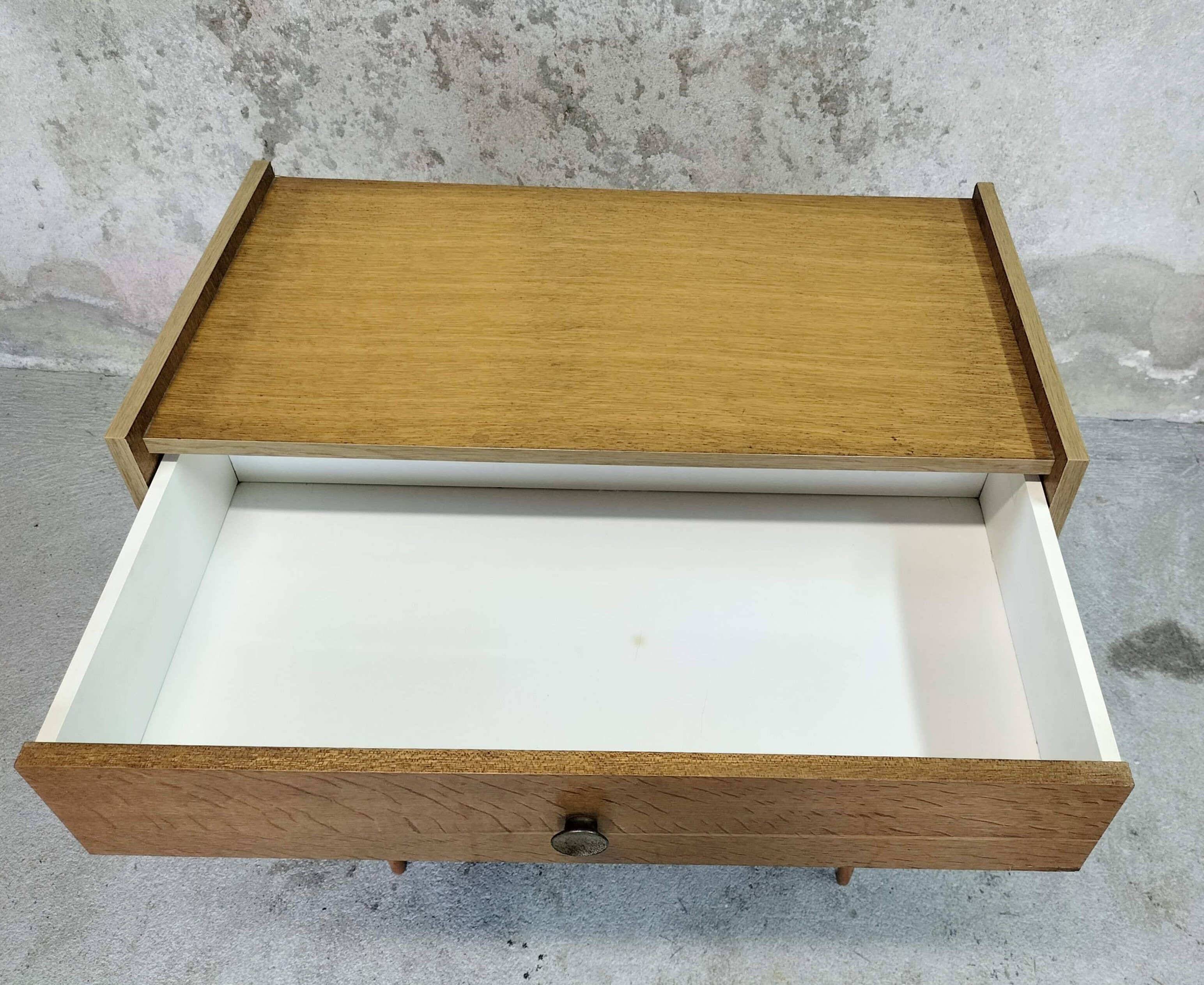 Small vintage chest of drawers.