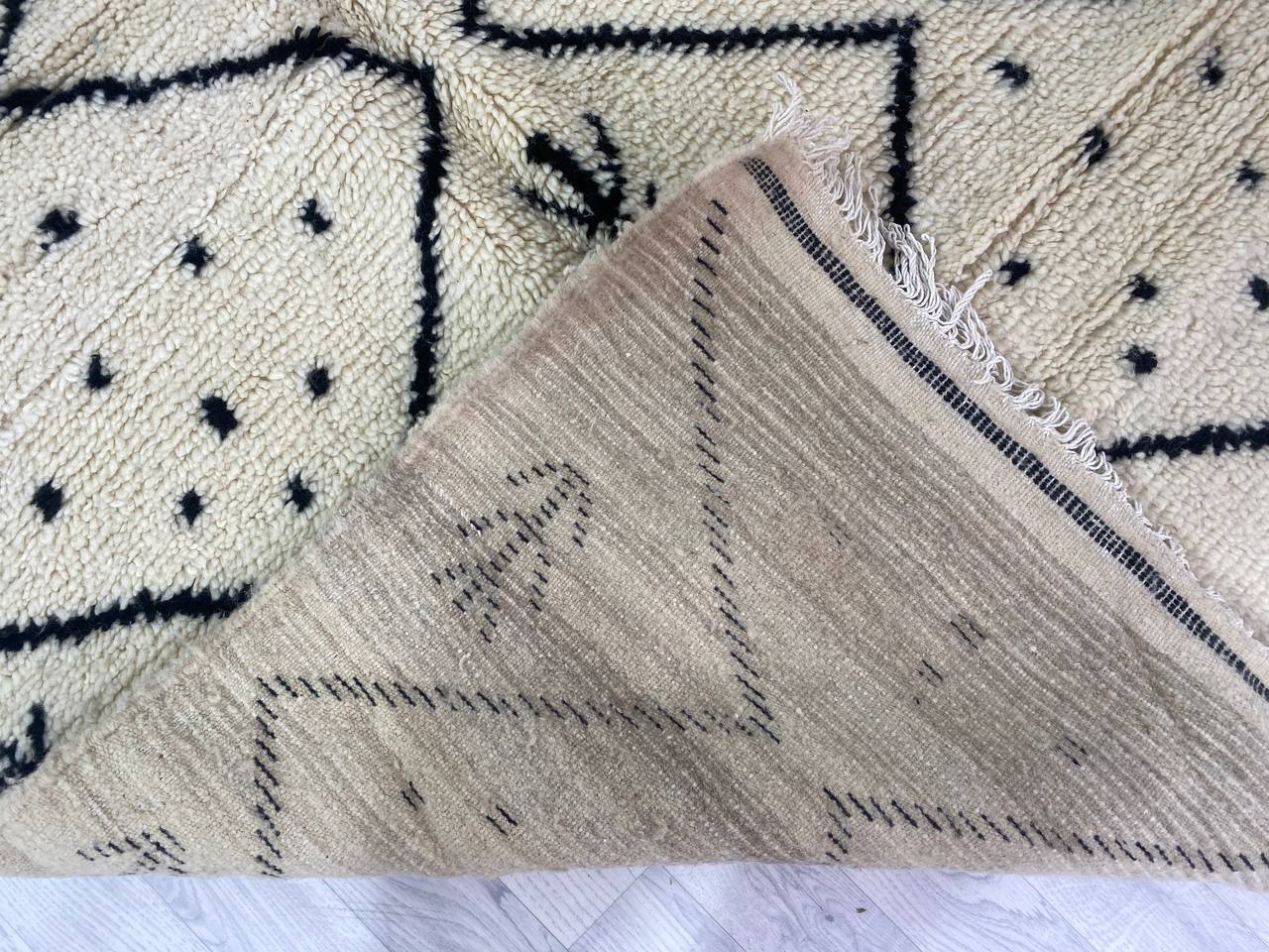 Handmade moroccan berber carpet 254 x 150 cm