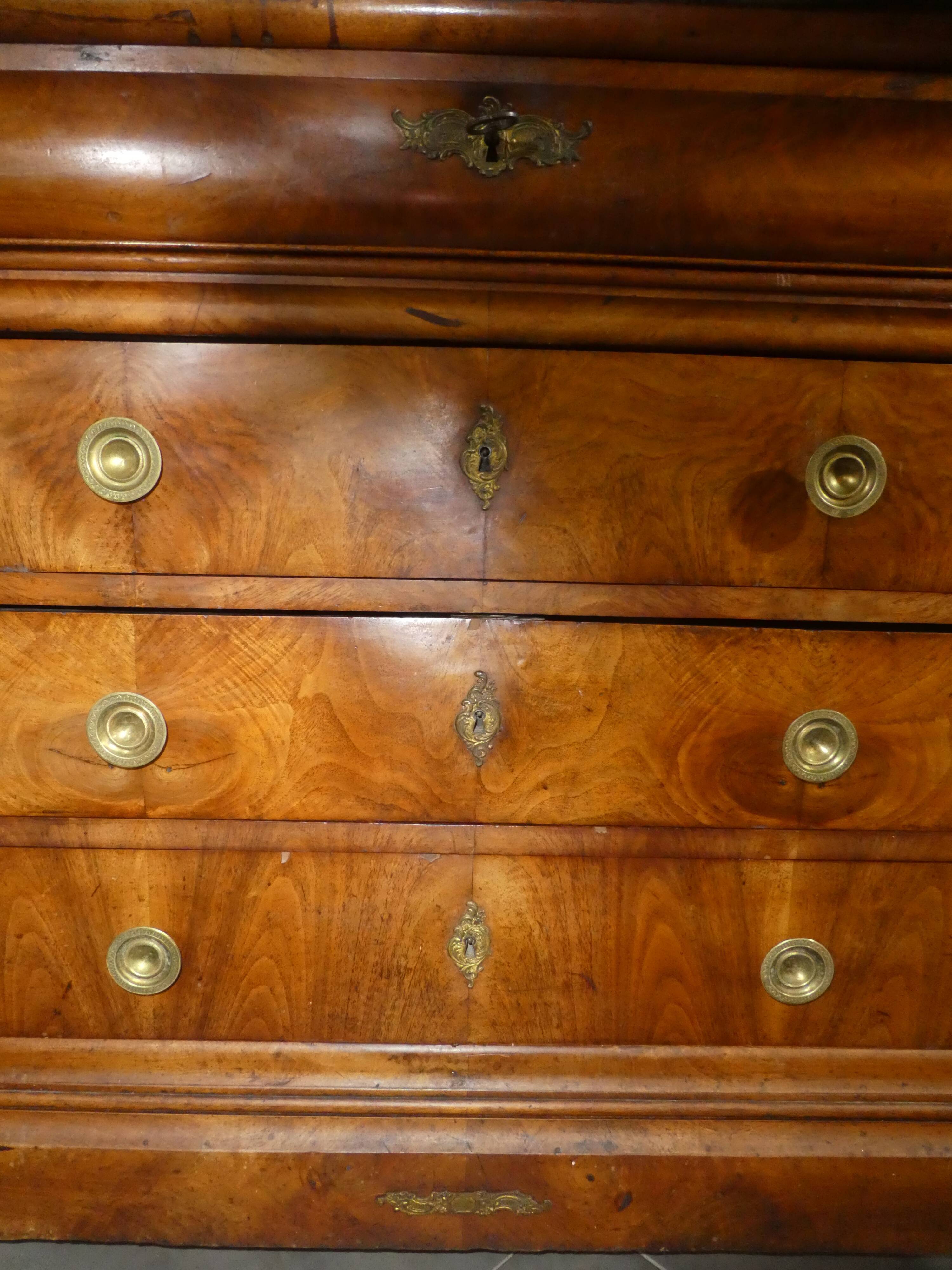 Louis Philippe dresser